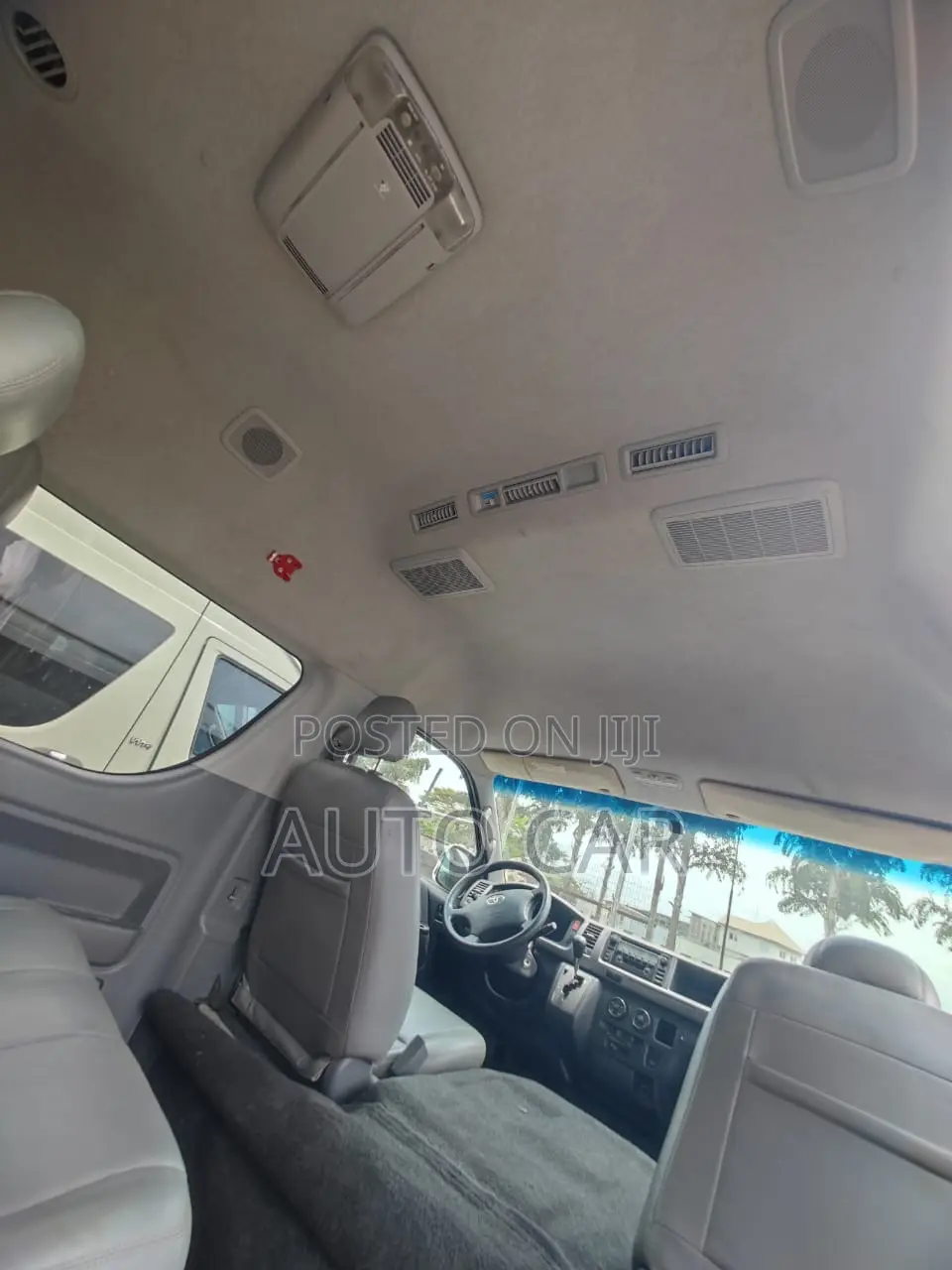 Toyota HiAce 2013 White