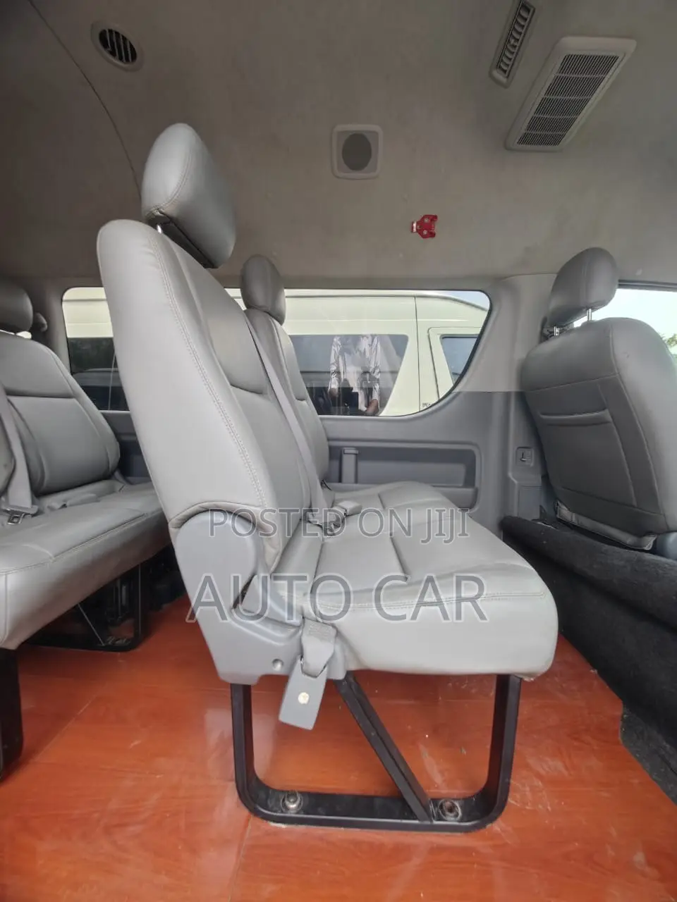 Toyota HiAce 2013 White