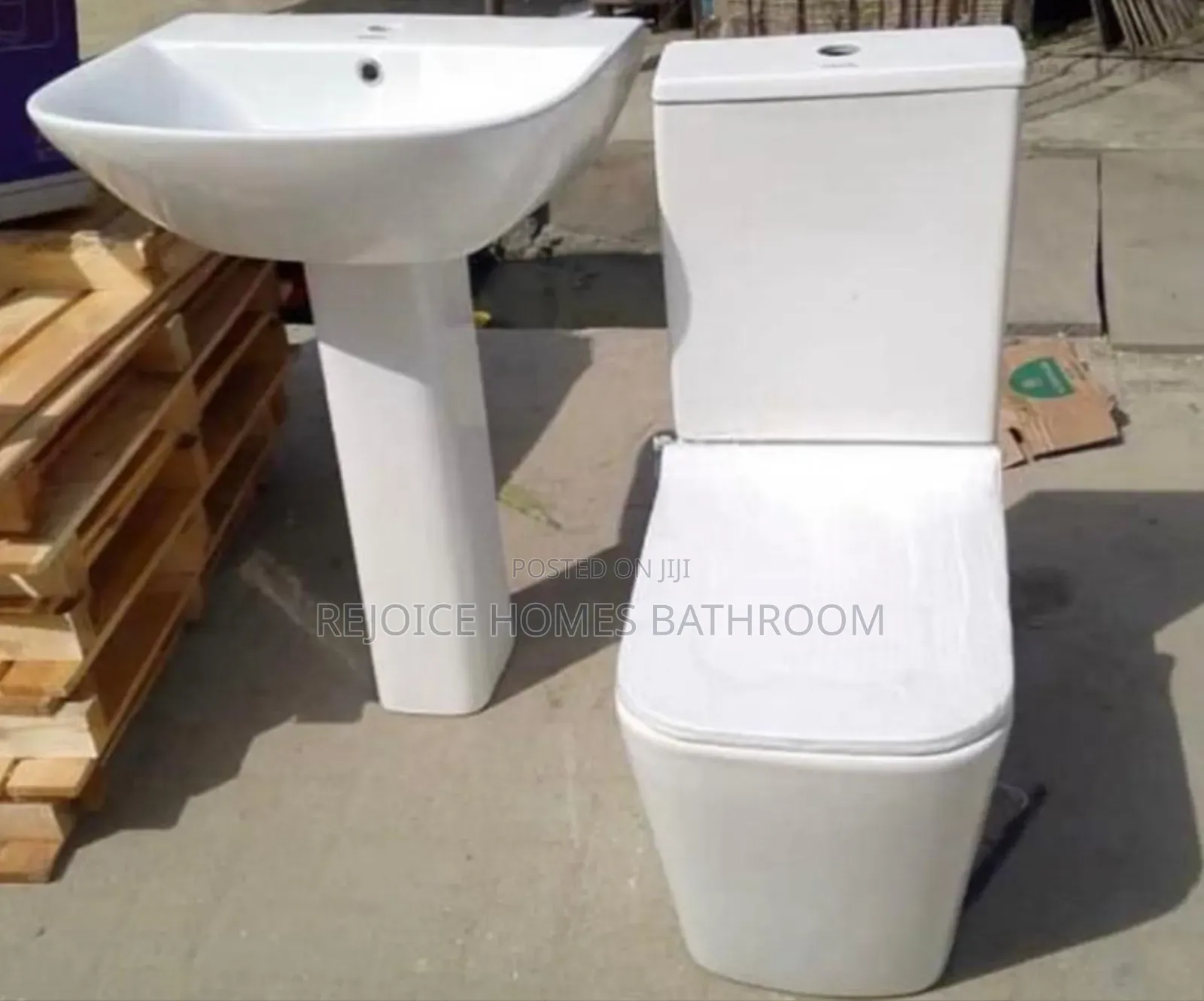 High-Quality Square Water Closet Toilet and Wash Hand Basin Set