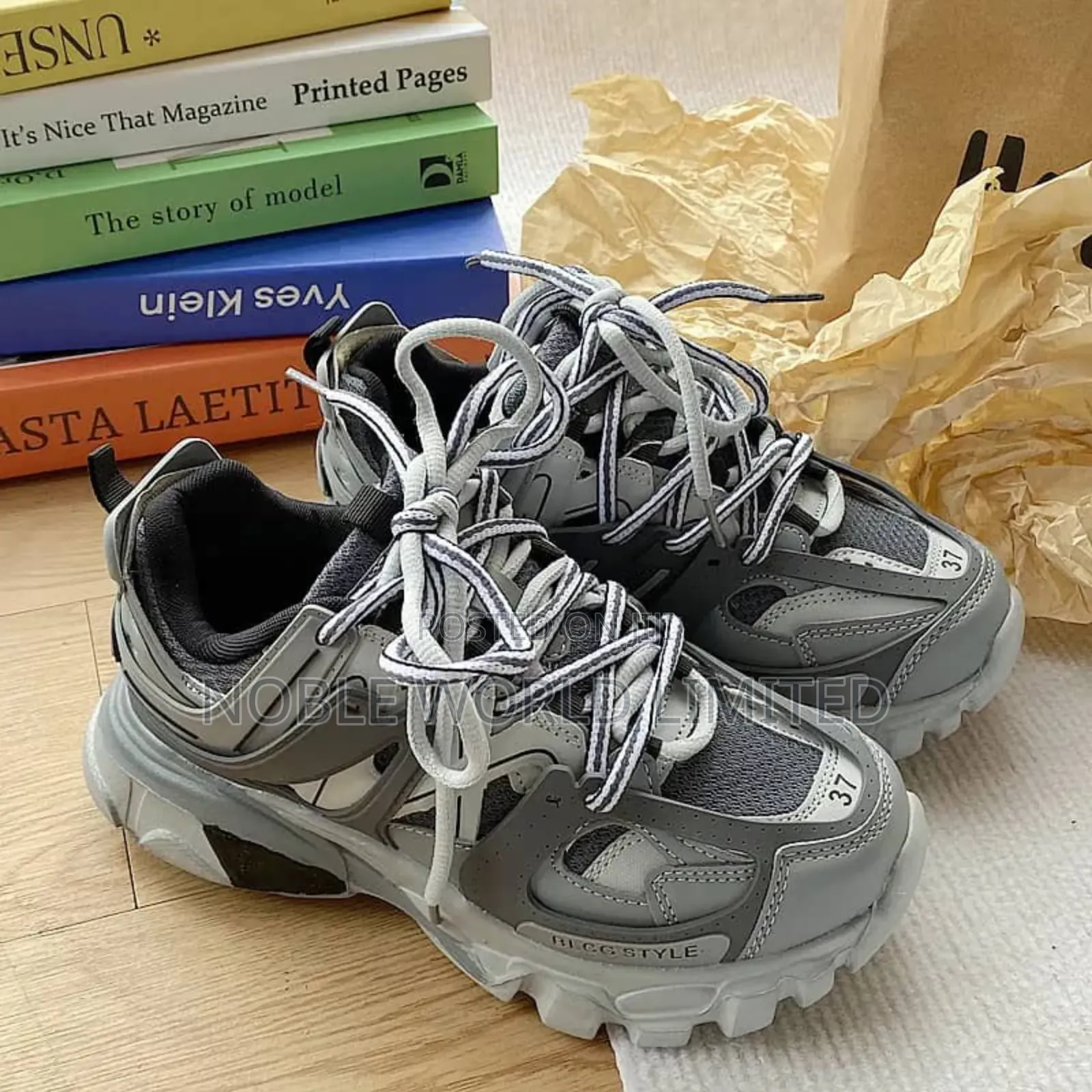 Balenciaga Unisex Sneakers Chido 6e