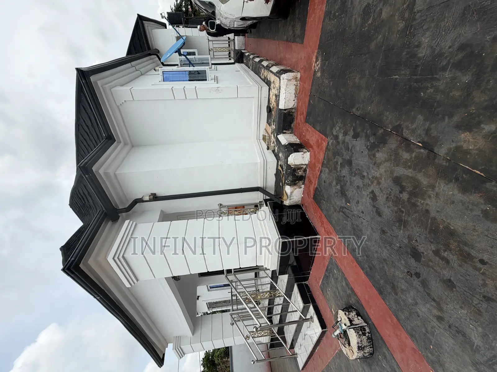 3bdrm Block of Flats in Obey, Benin City for sale