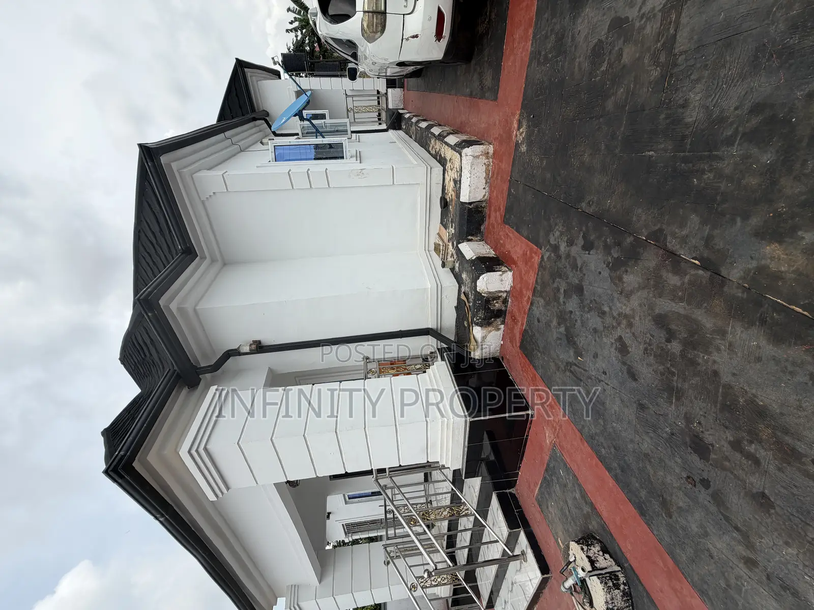 3bdrm Block of Flats in Obey, Benin City for sale