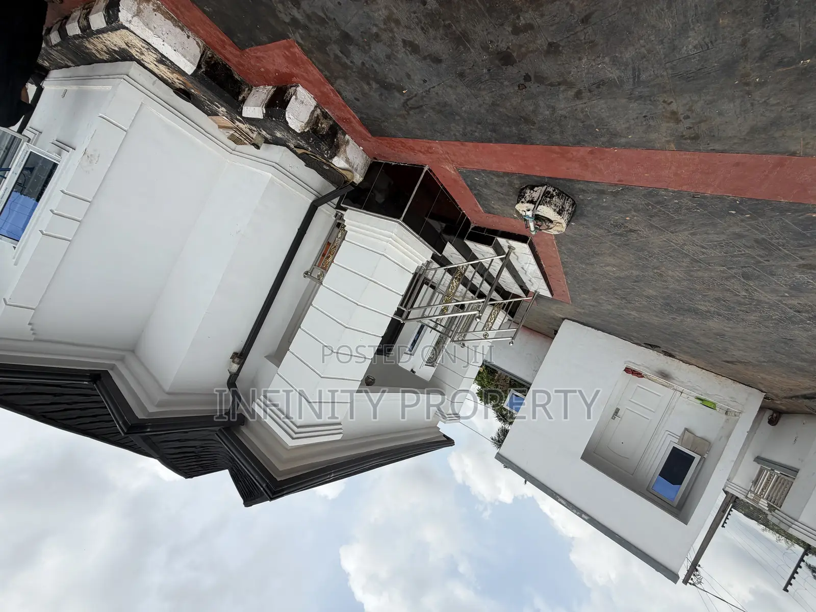 3bdrm Block of Flats in Obey, Benin City for sale