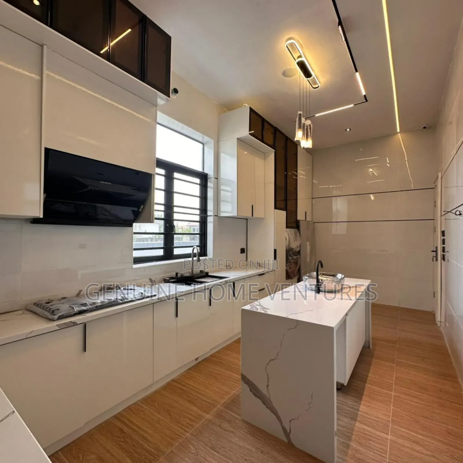 5bdrm Duplex in Orchid, Chevron for sale