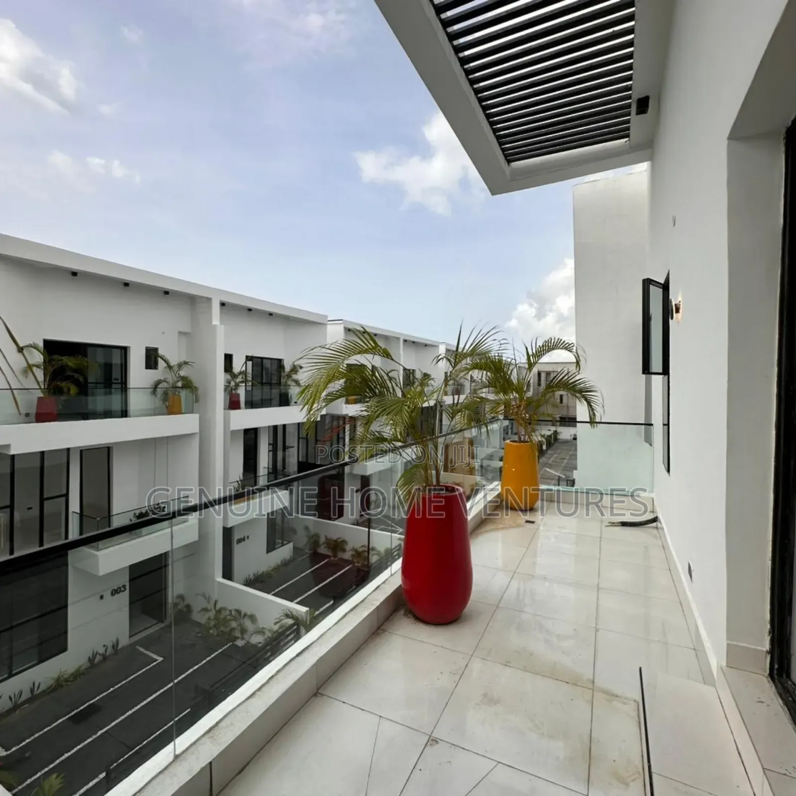 5bdrm Duplex in Orchid, Chevron for sale
