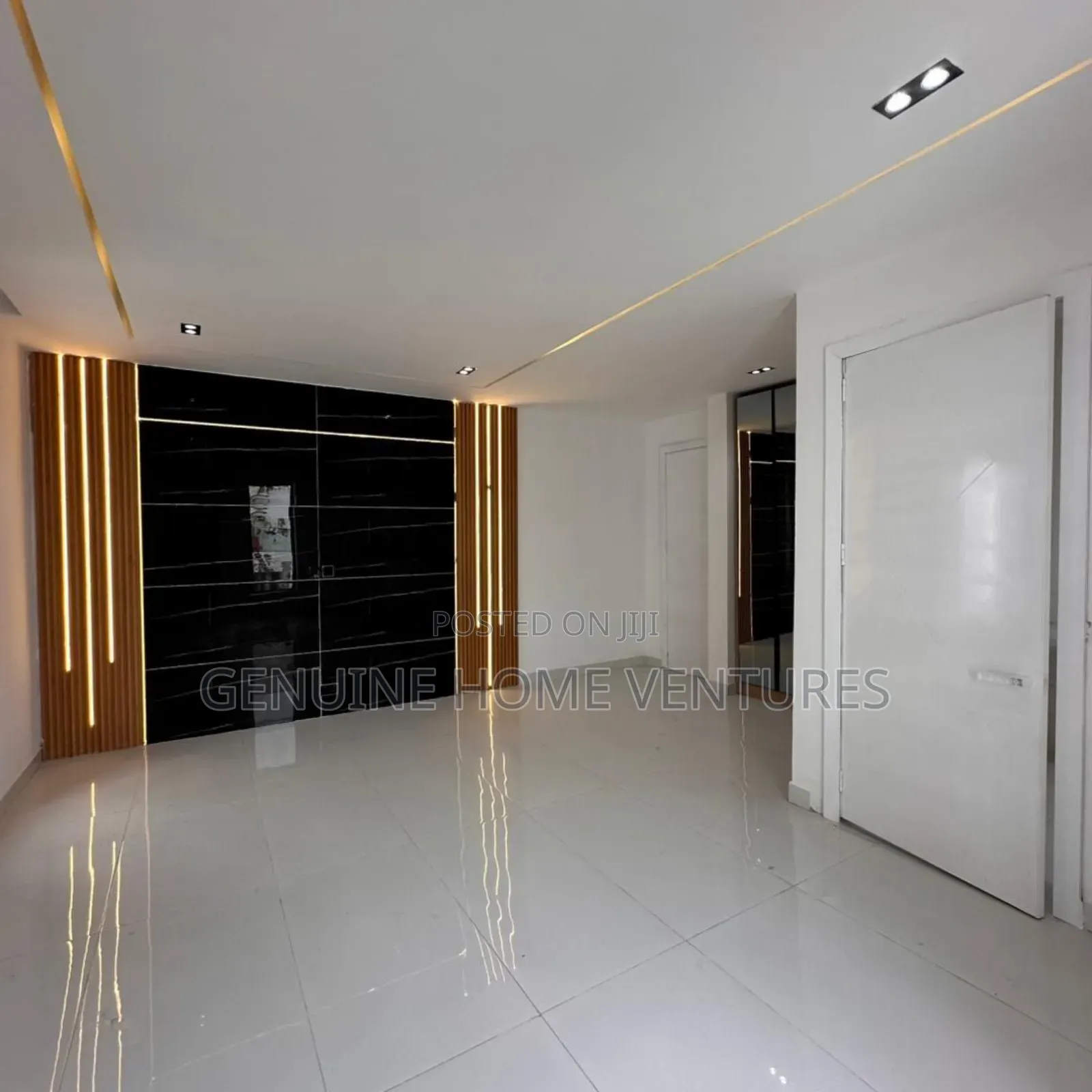 5bdrm Duplex in Orchid, Chevron for sale
