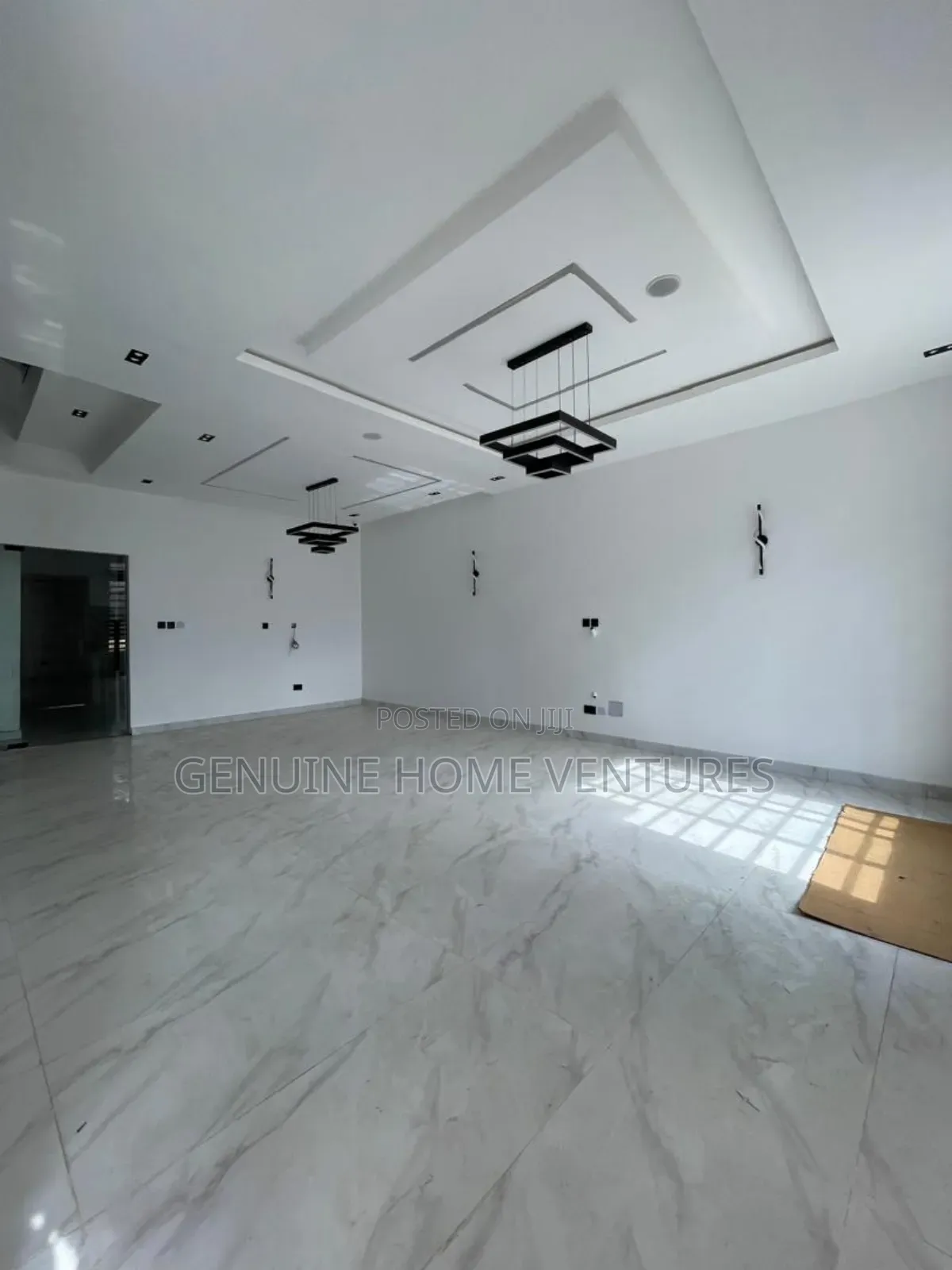4bdrm Duplex in Chevron for sale