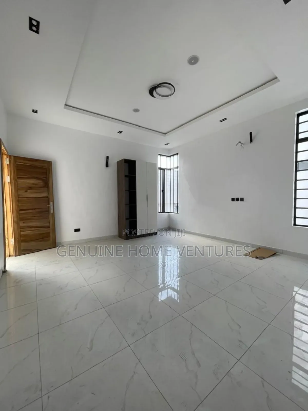 4bdrm Duplex in Chevron for sale