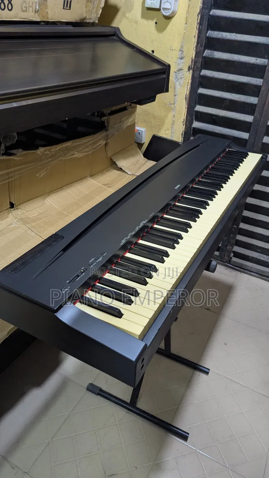  Yamaha P-70 