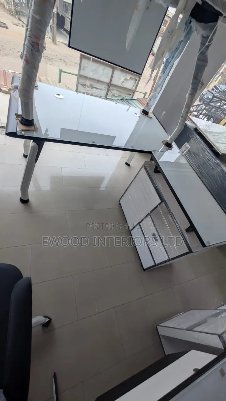 1.4meters Glass Executive Table With Extension