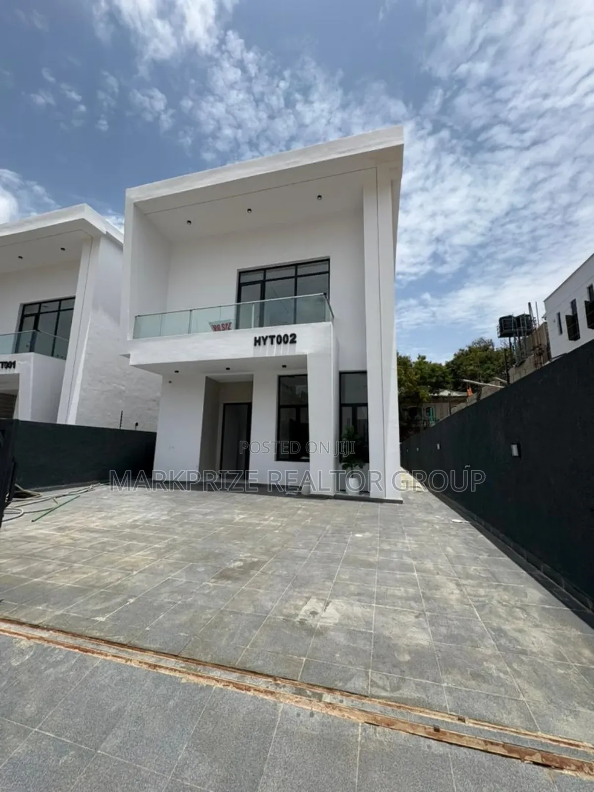 Furnished 5bdrm Duplex in Chevron for sale