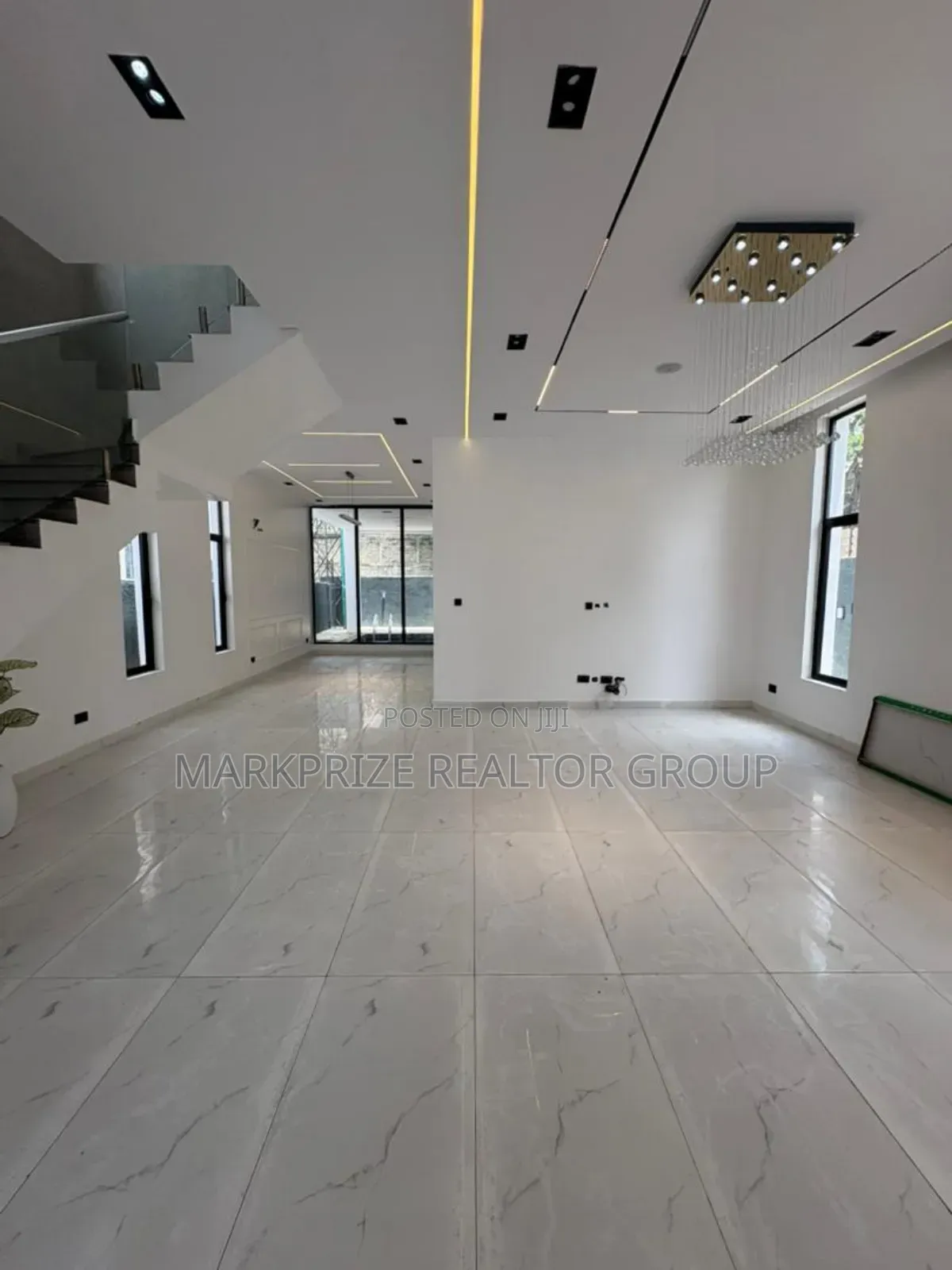 Furnished 5bdrm Duplex in Chevron for sale