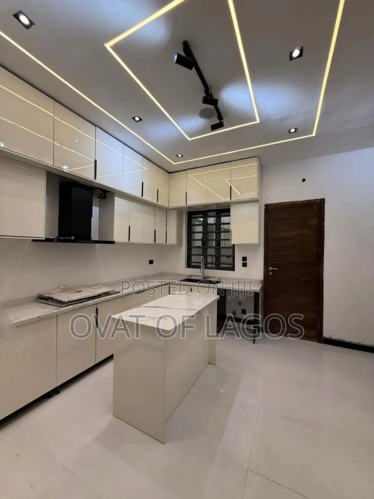 5bdrm Duplex in Ologolo for sale