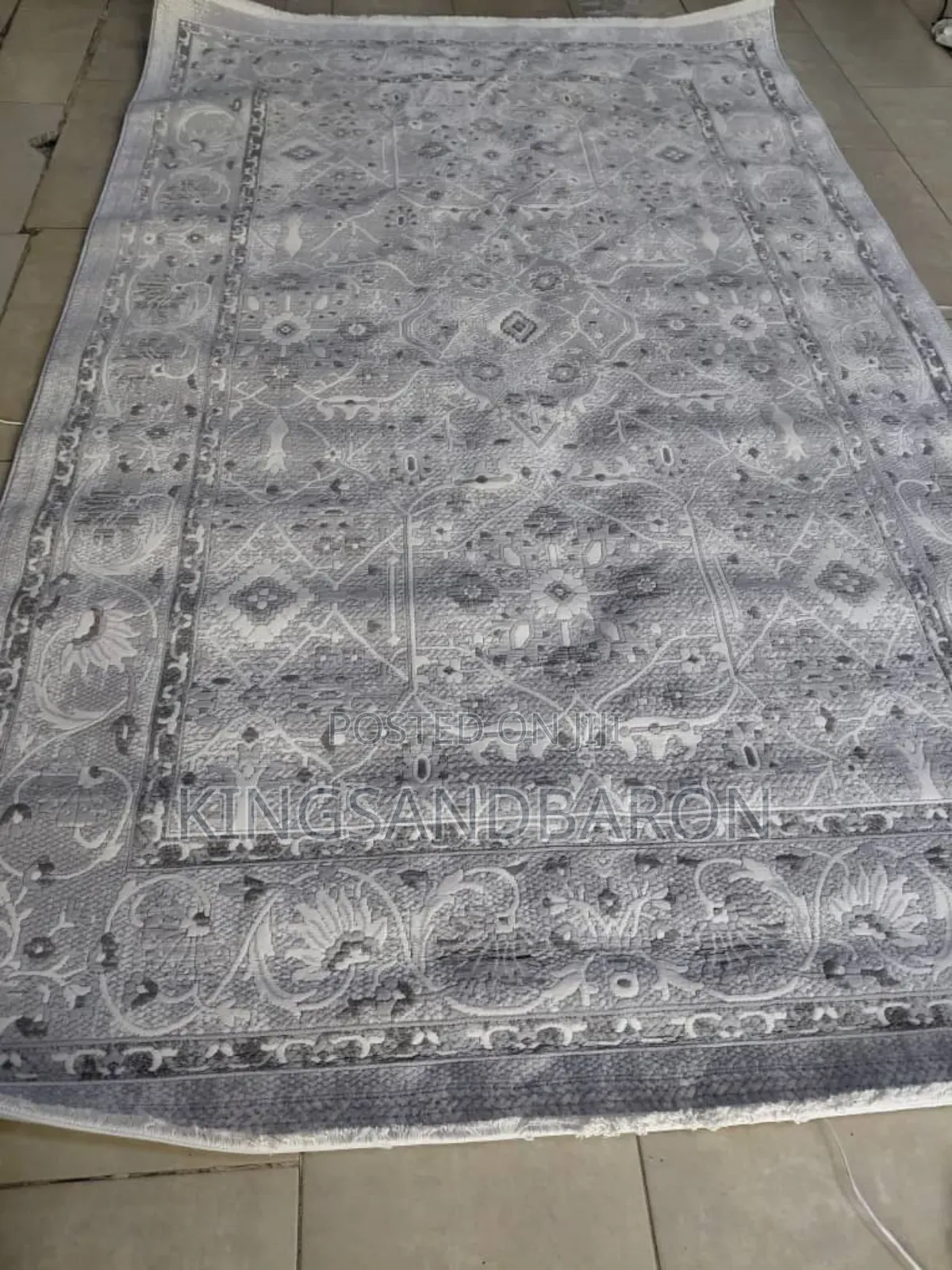 5×7fts Grey and Cream Turkey Center Rug