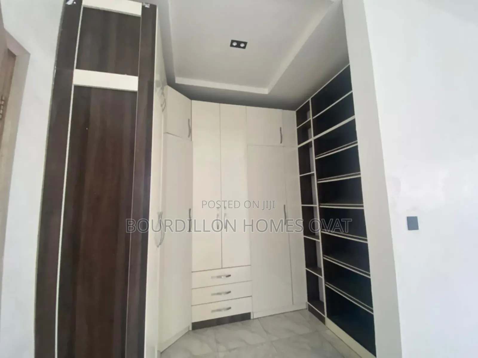 5bdrm Duplex in Ikota Villa Estate for rent