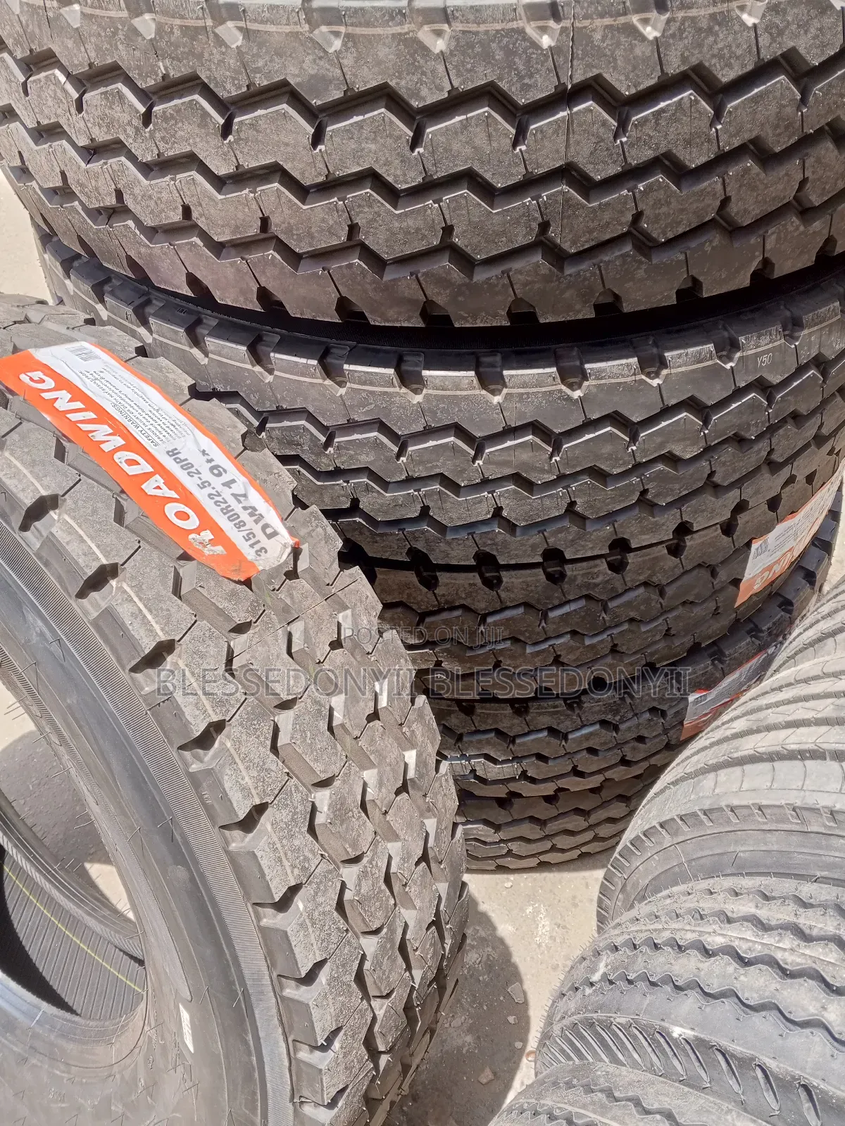 Road Wing 315/80 R 22.5