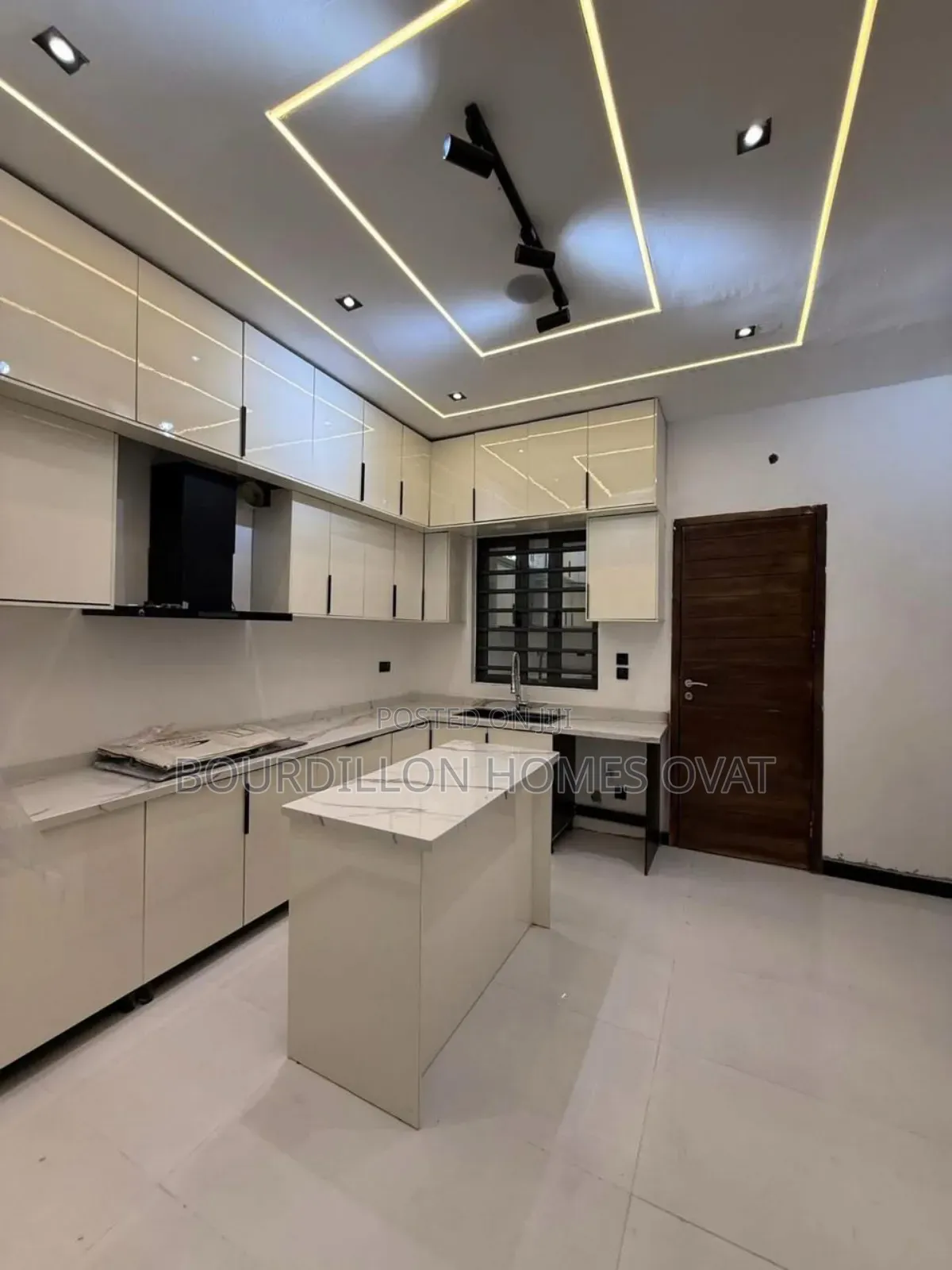 5bdrm Duplex in Ologolo Lekki Lagos for sale