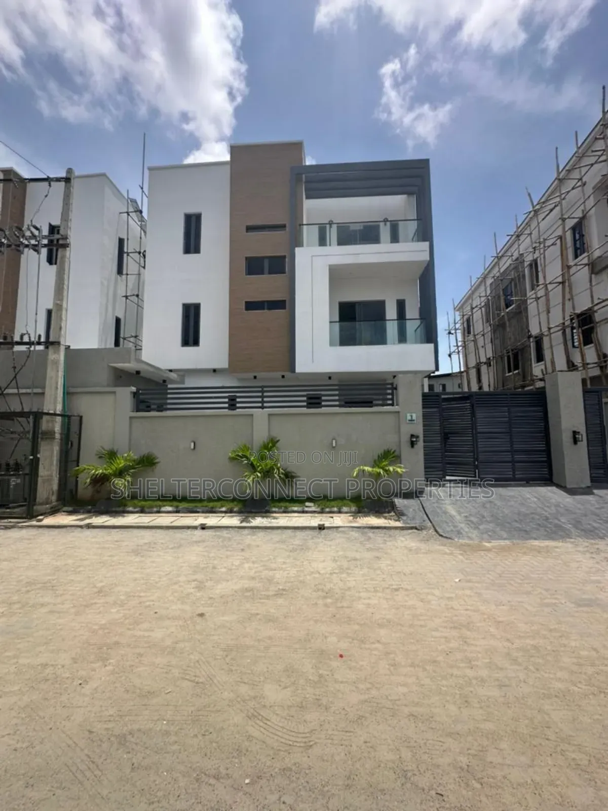 5bdrm Duplex in Lekki Phase 1 for sale