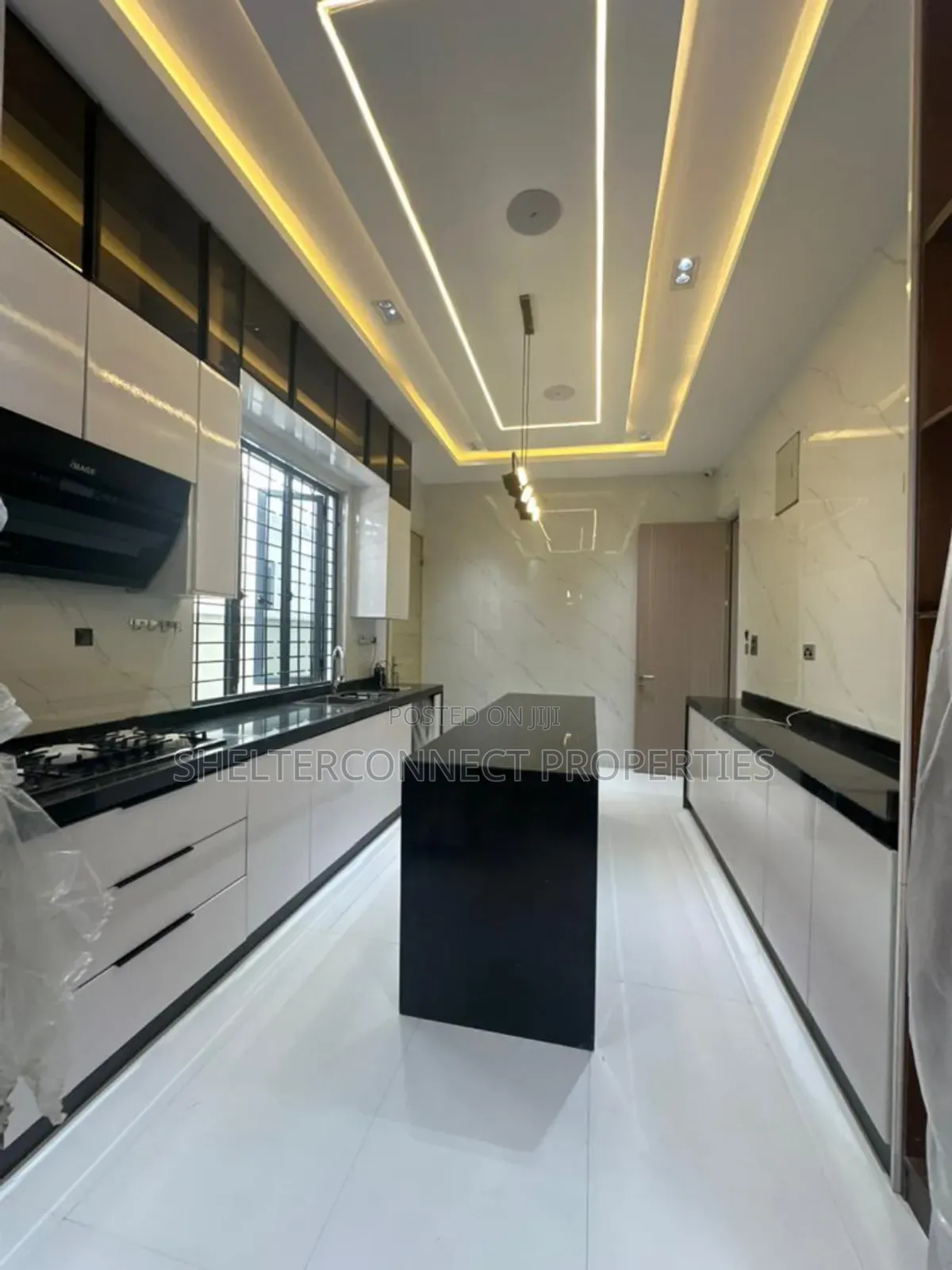 5bdrm Duplex in Lekki Phase 1 for sale