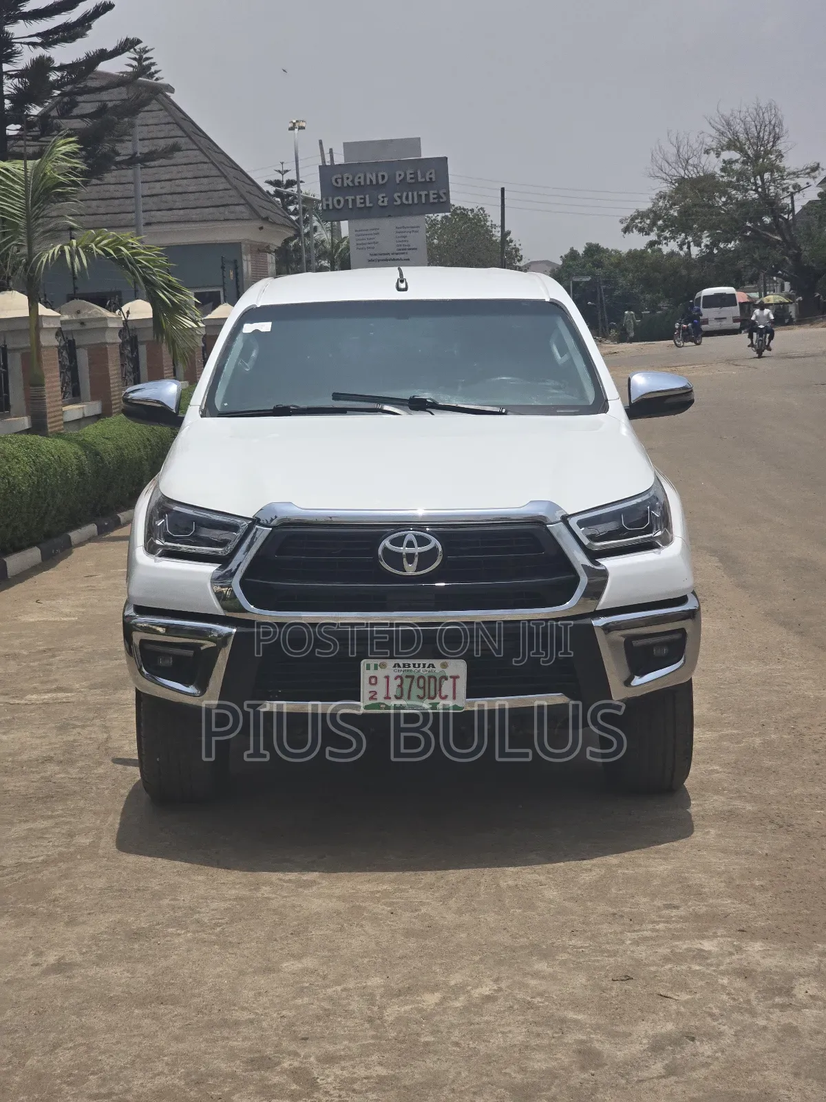 Toyota Hilux 2021 White