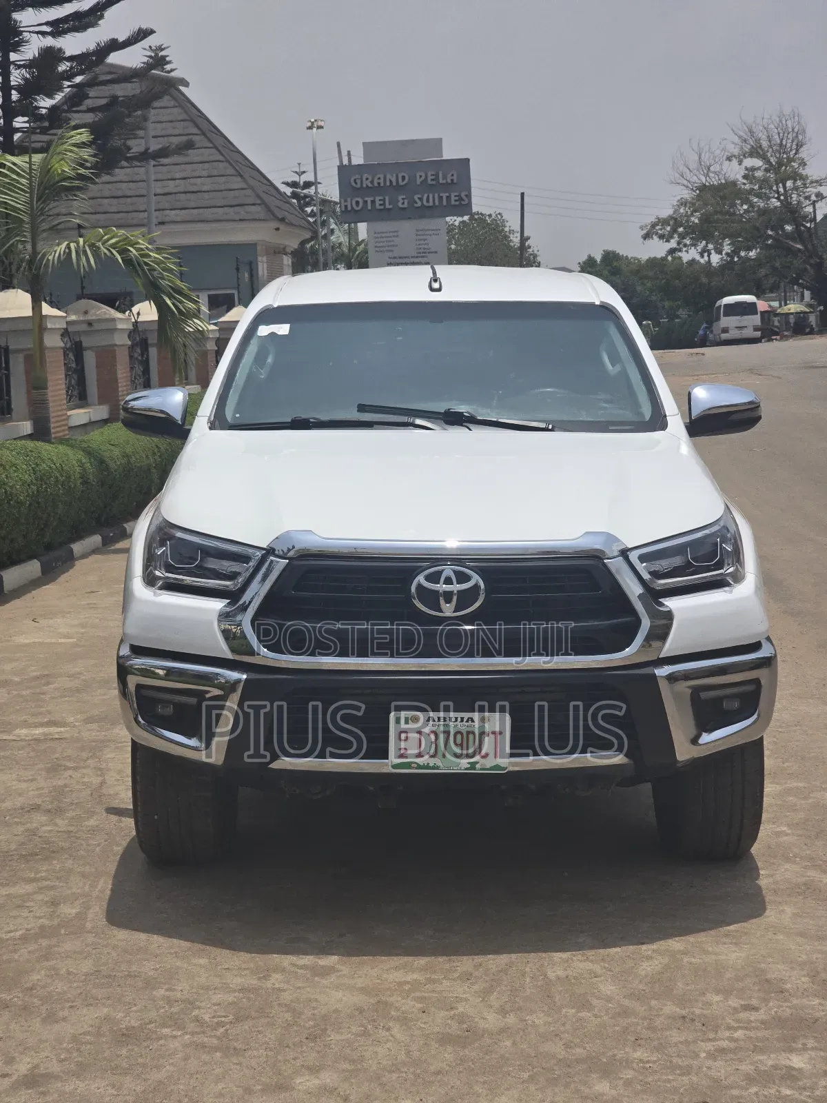 Toyota Hilux 2021 White