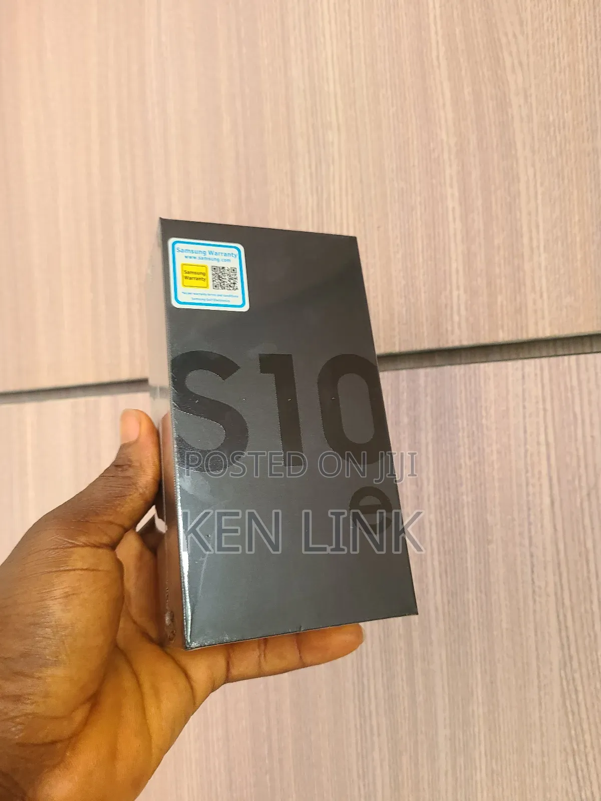New Samsung Galaxy S10e 128 GB Blue
