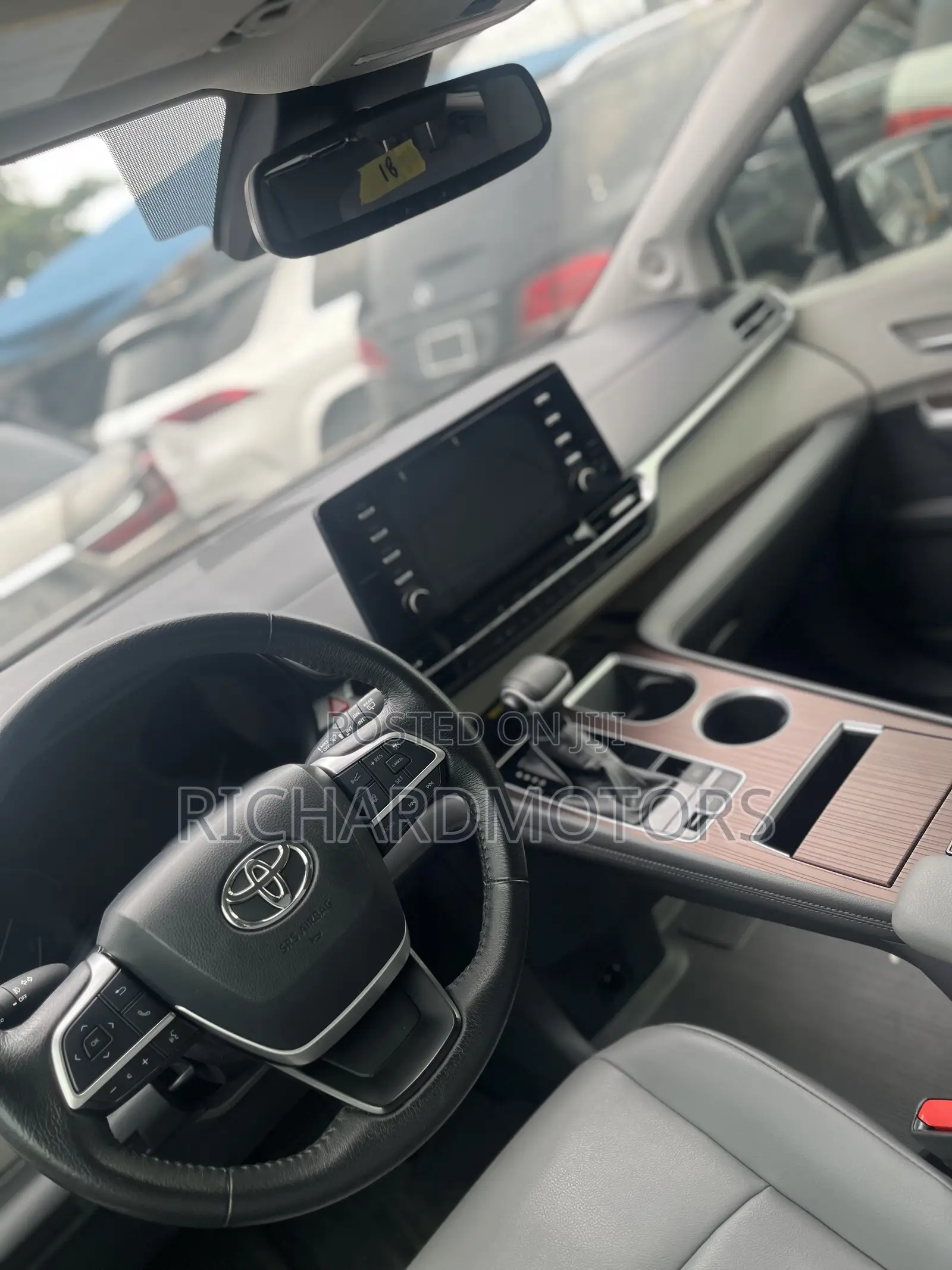 Toyota Sienna XLE 8-Passenger 2021 Gray
