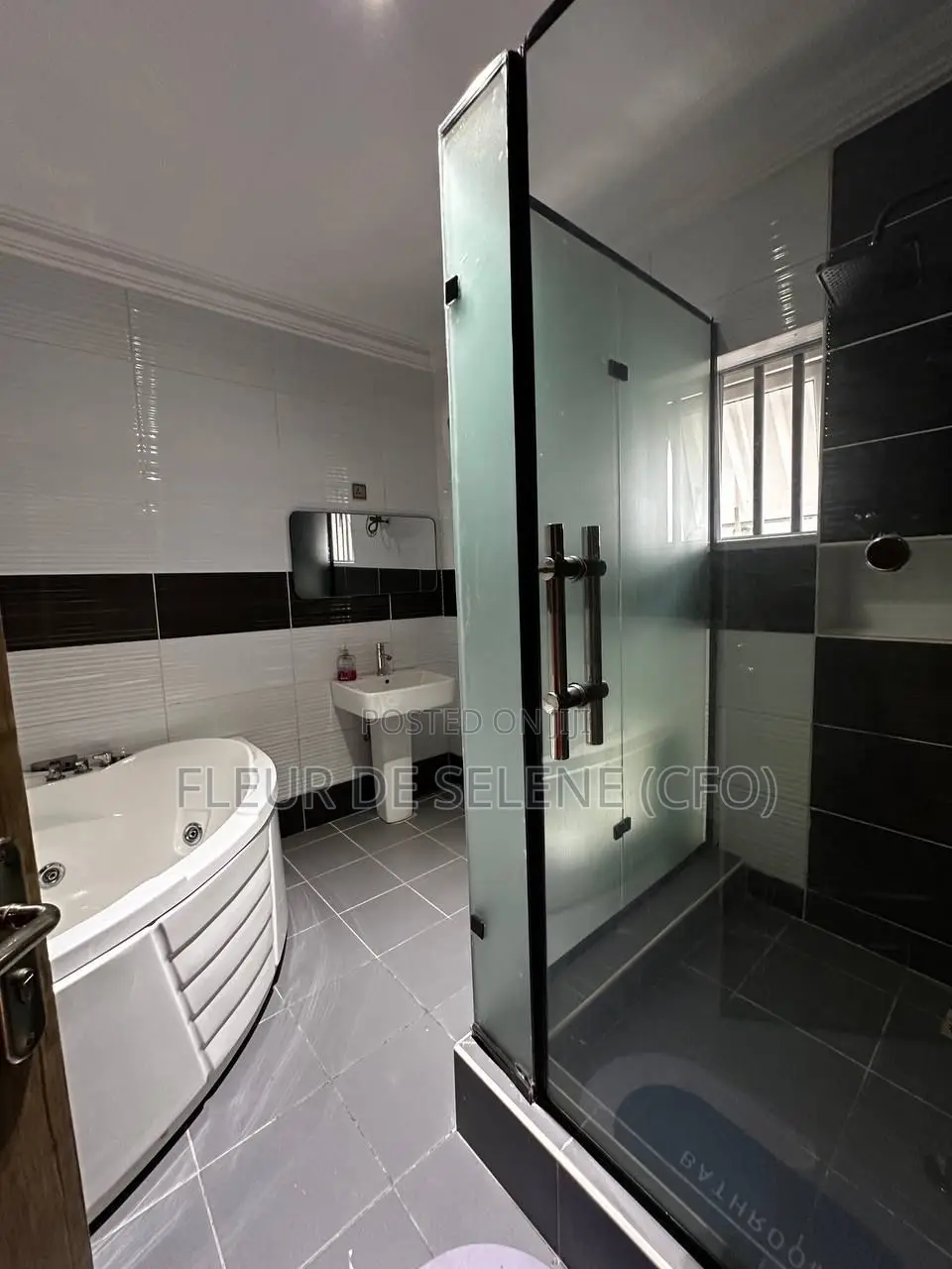Luxurious 5 Bedroom Duplex (Self Compound)