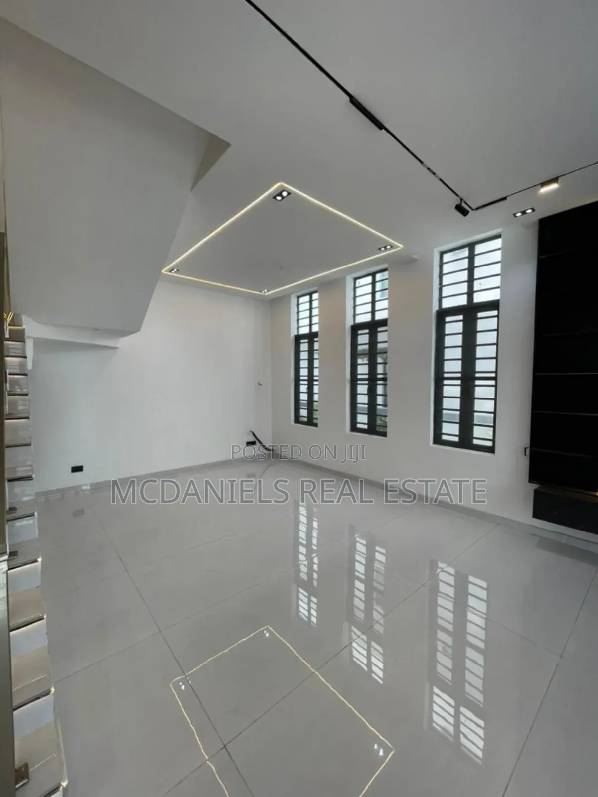 5bdrm Duplex in Chevron for sale