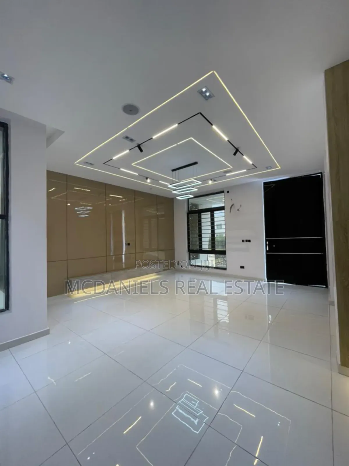 5bdrm Duplex in Chevron for sale