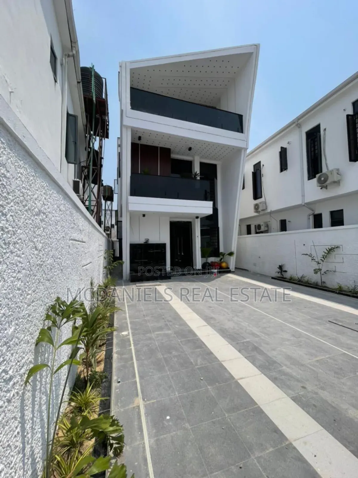 5bdrm Duplex in Ikota for sale