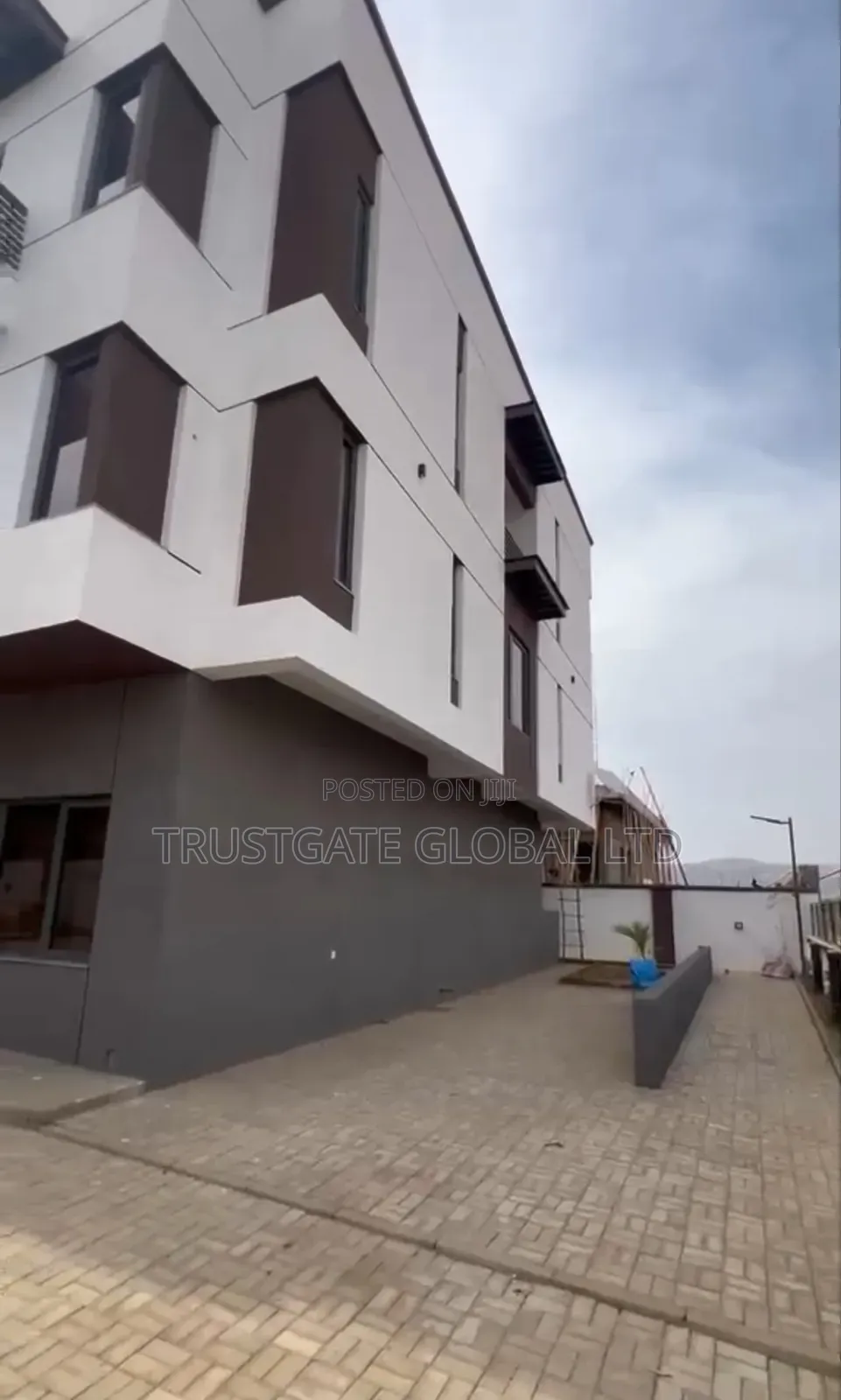 4bdrm Duplex in Mabushi for sale
