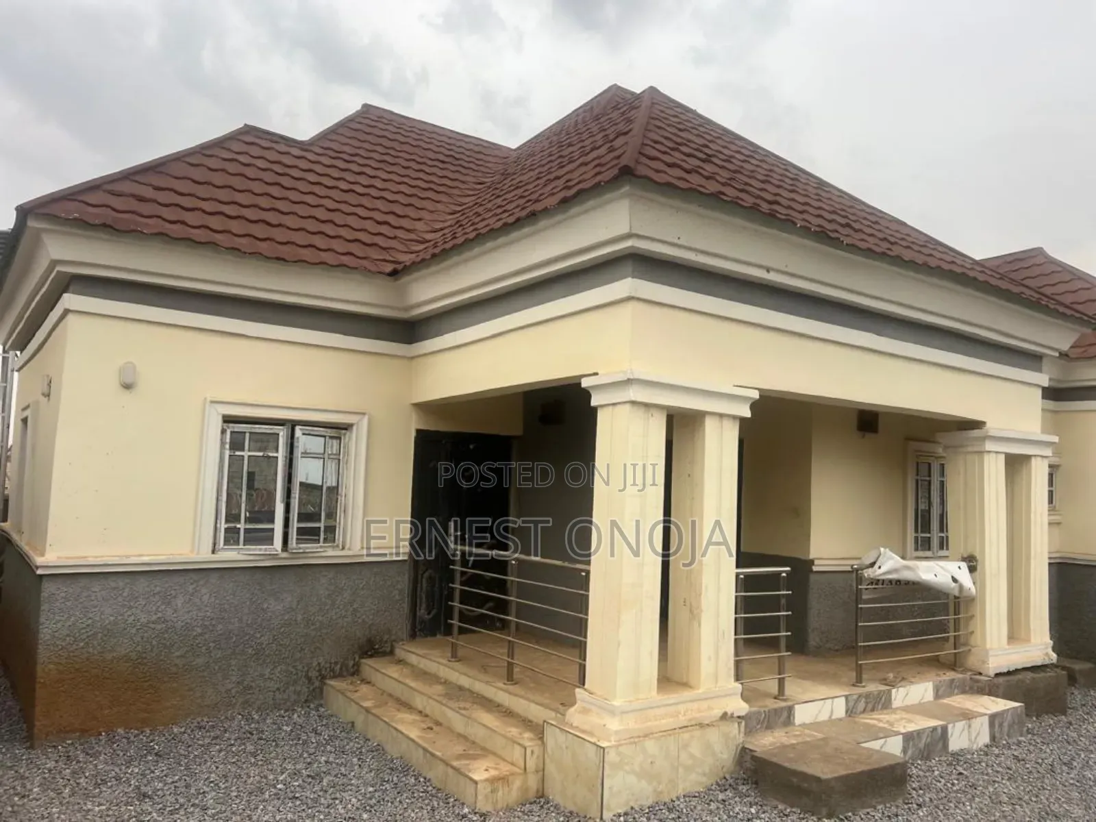 3bdrm Bungalow in Estate By Trademore, FHA for sale