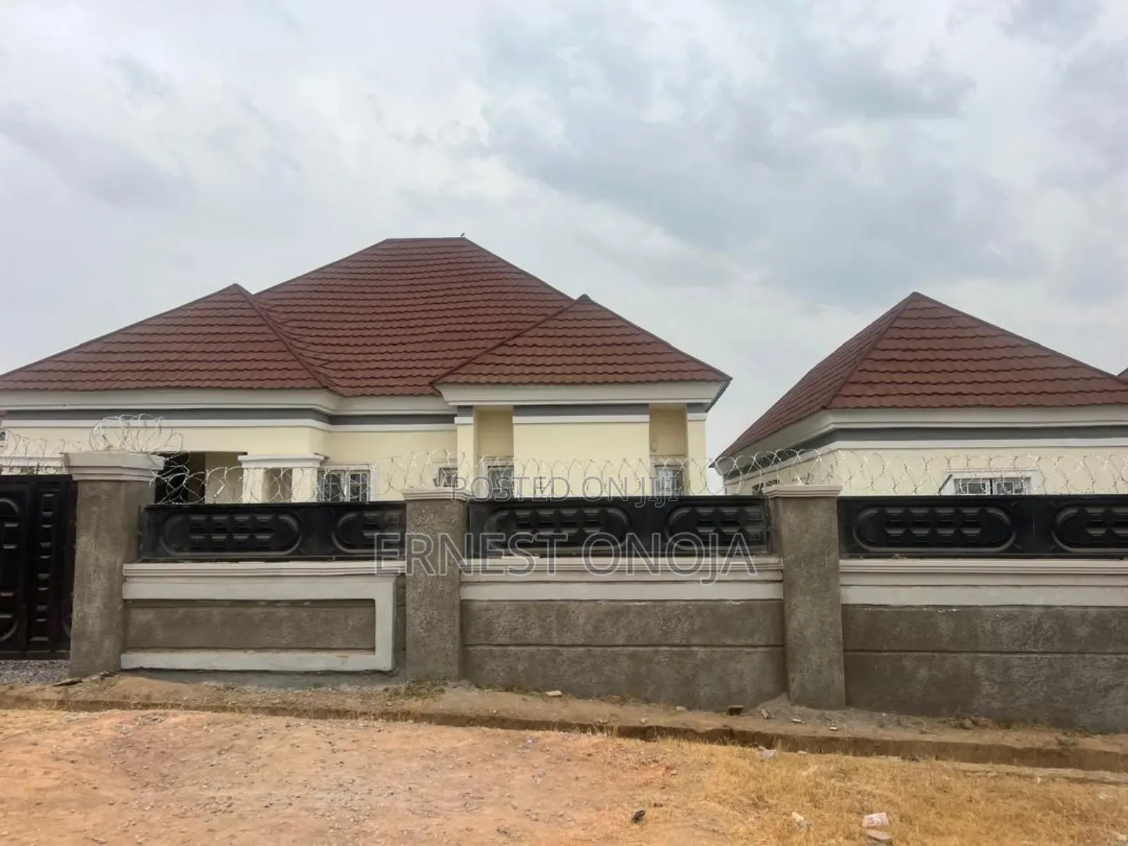 3bdrm Bungalow in Estate By Trademore, FHA for sale
