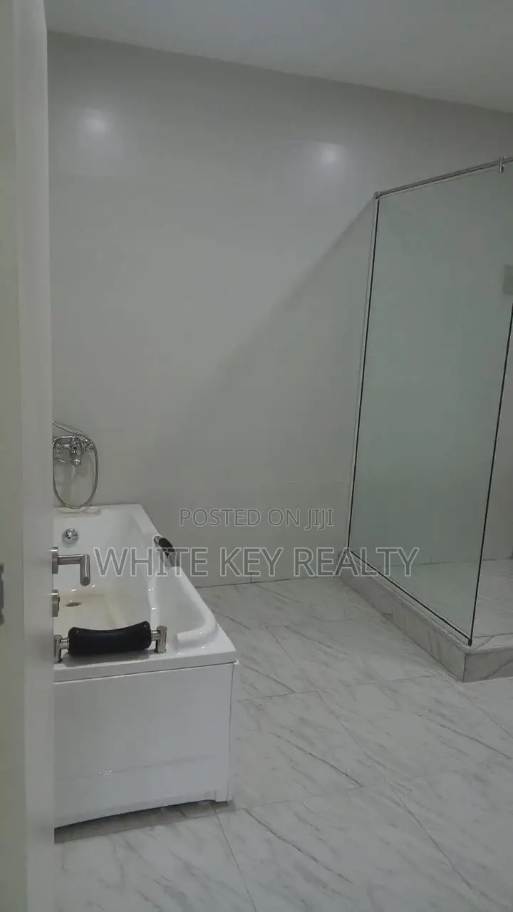 3bdrm Duplex in Urban Prime Estate for rent