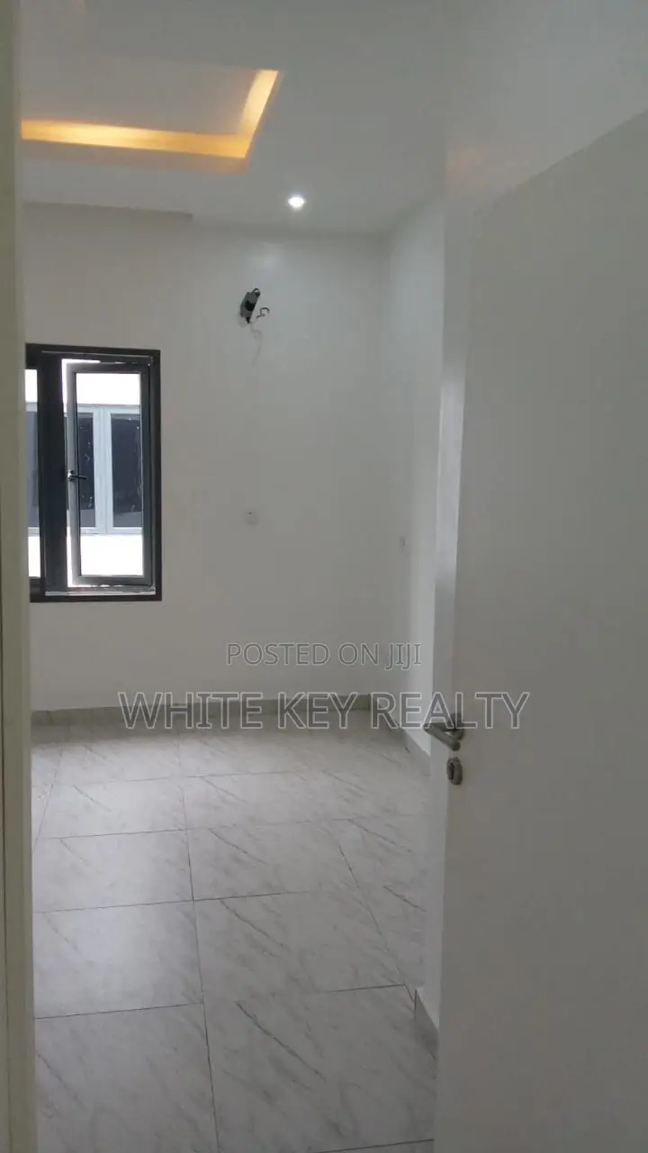 3bdrm Duplex in Urban Prime Estate for rent