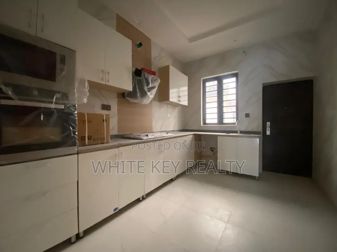 4bdrm Duplex in Atlantic Layout, Off Lekki-Epe Expressway for rent