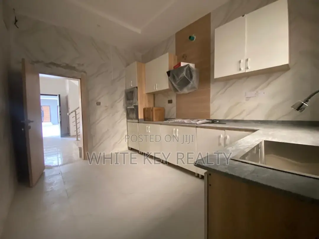 4bdrm Duplex in Atlantic Layout, Off Lekki-Epe Expressway for rent