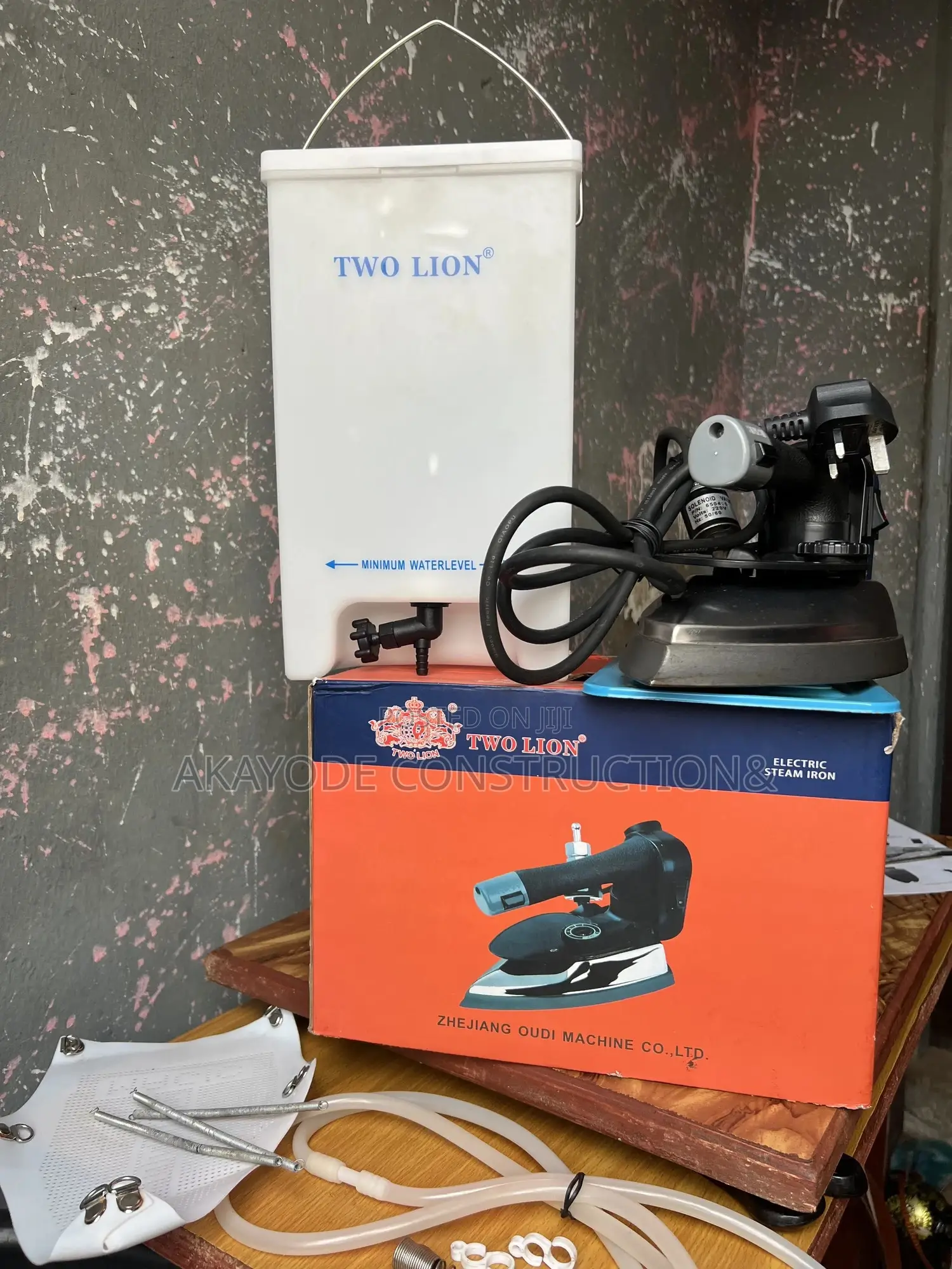 Two Lion Industrial Gravity Iron With Tefron Foot