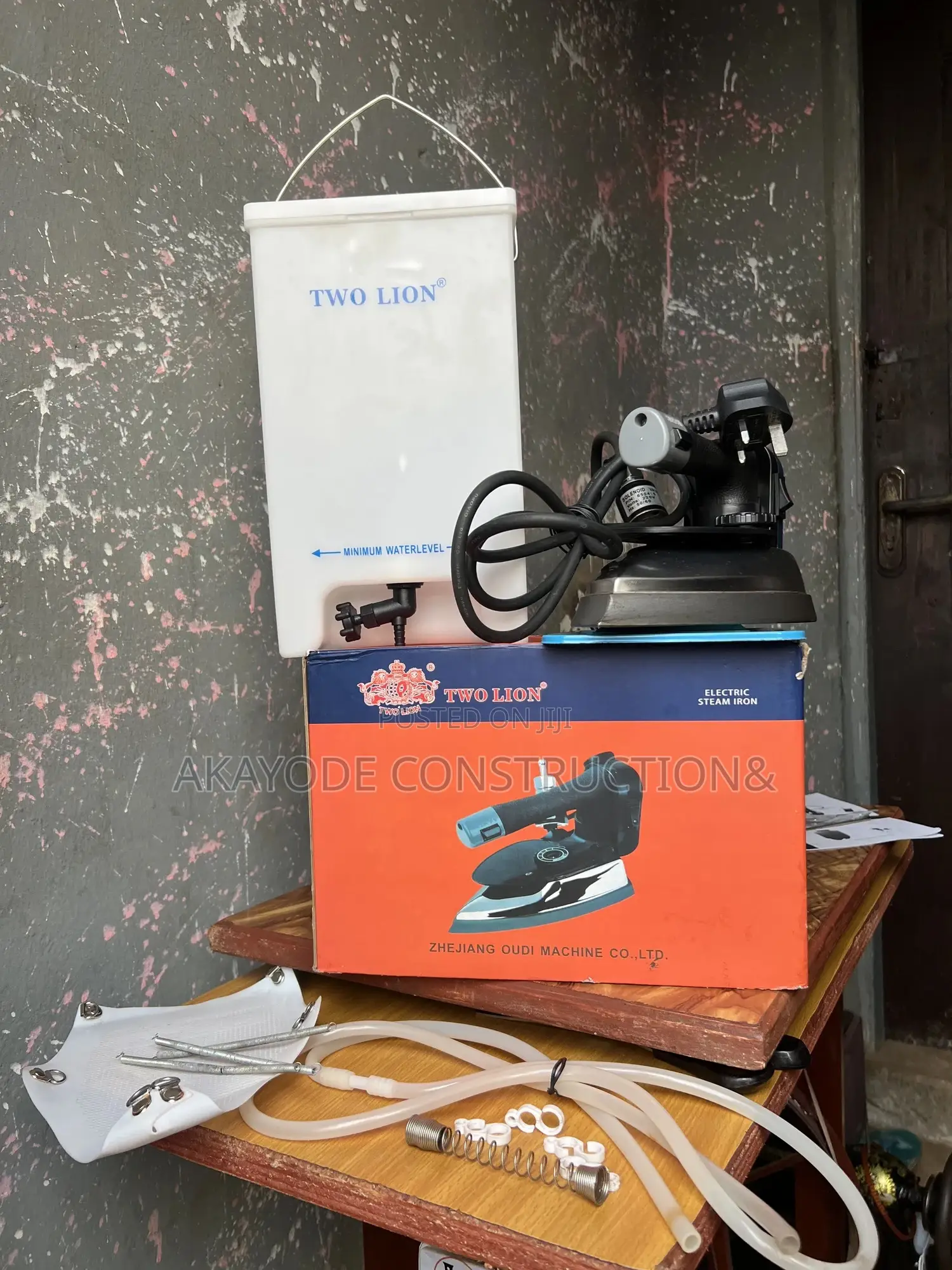 Two Lion Industrial Gravity Iron With Tefron Foot