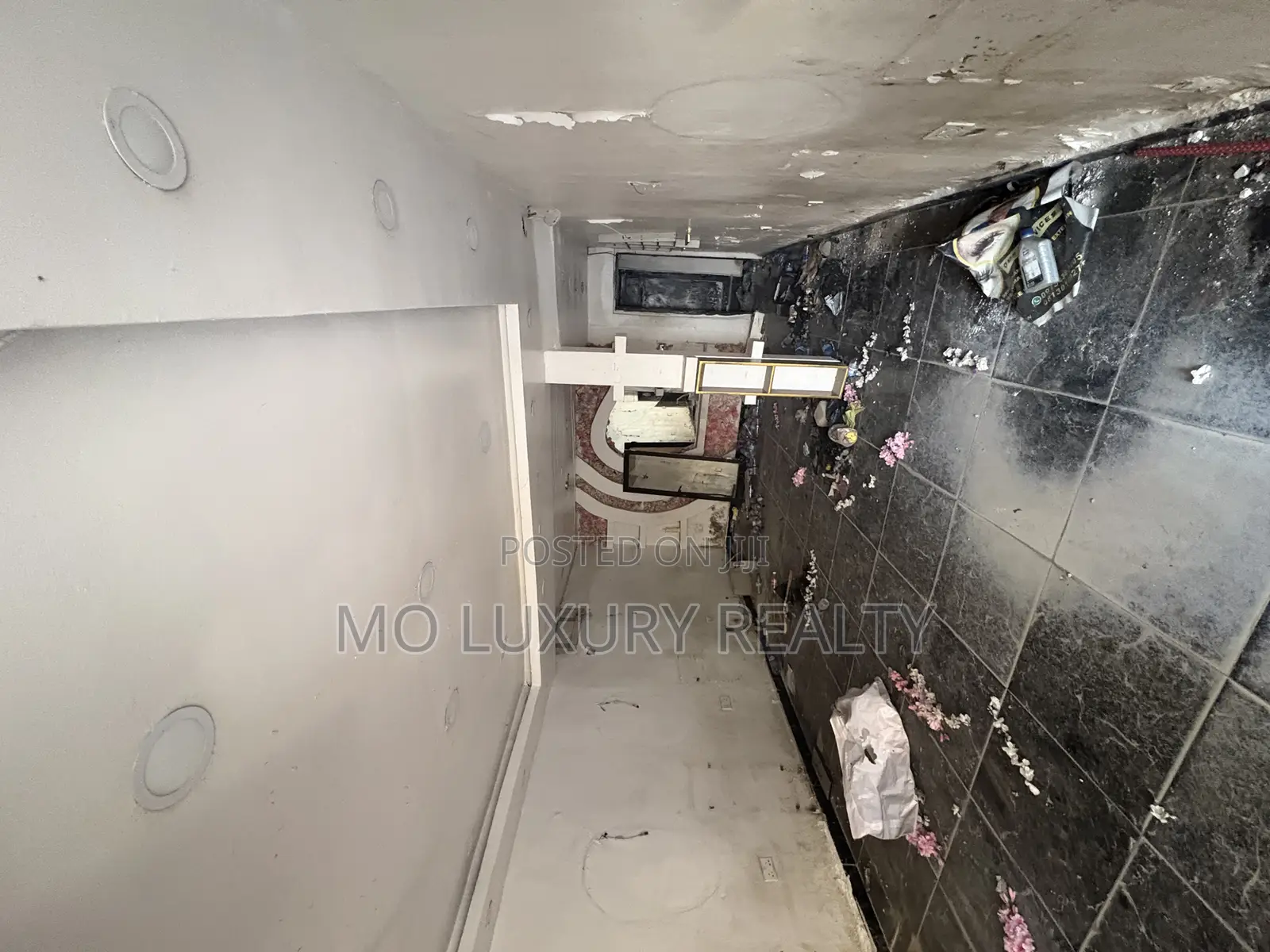 70sqm Shop Shop Space With a Room