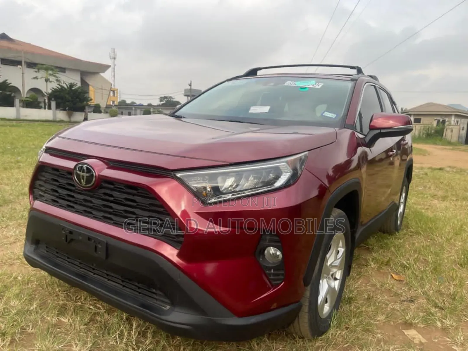Toyota RAV4 XLE 2022 Red