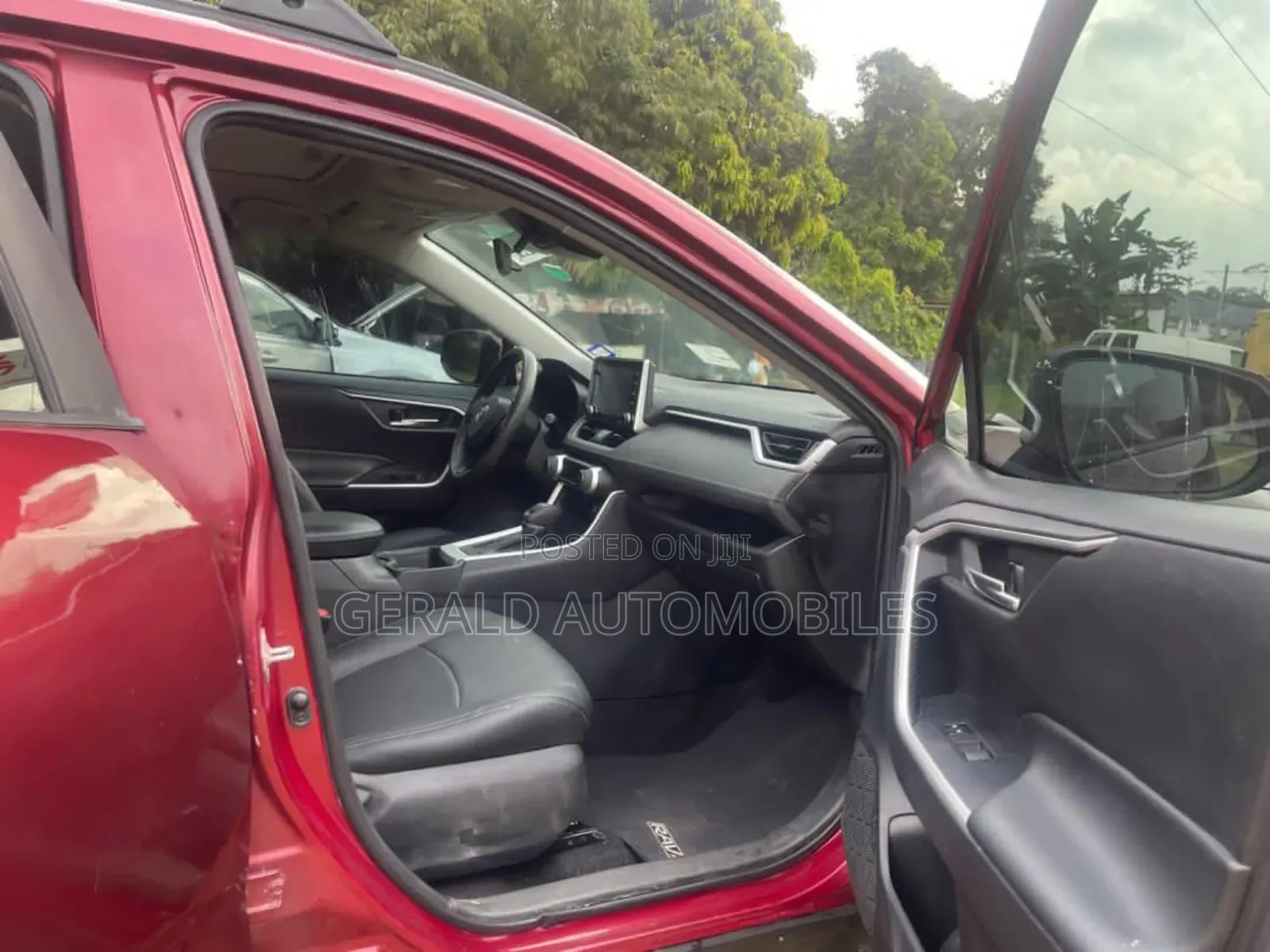 Toyota RAV4 XLE 2022 Red