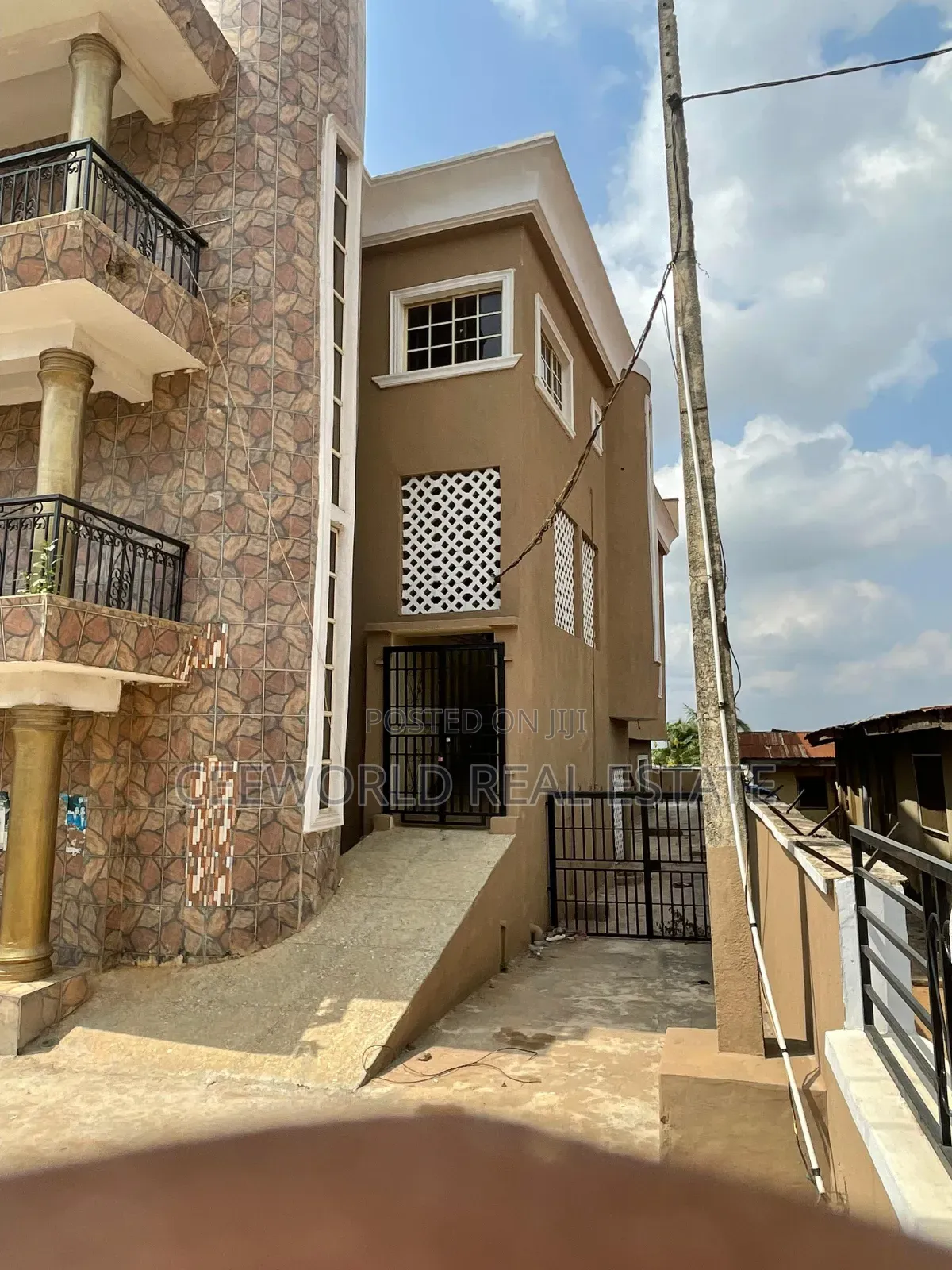 9 Big Rooms Available at Ologuneru Eleyele Ibadan