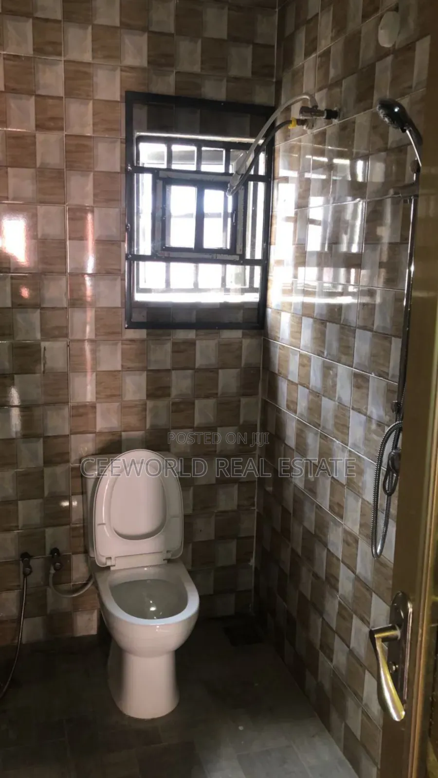 380sqm at Aleshinloye Market Close to Jericho / Iyaganku/Dugbe