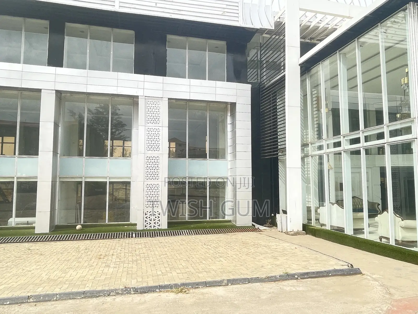 To Let-Office Complex(2500sqm)(6000sqm) Over a Thousand Packing Space.