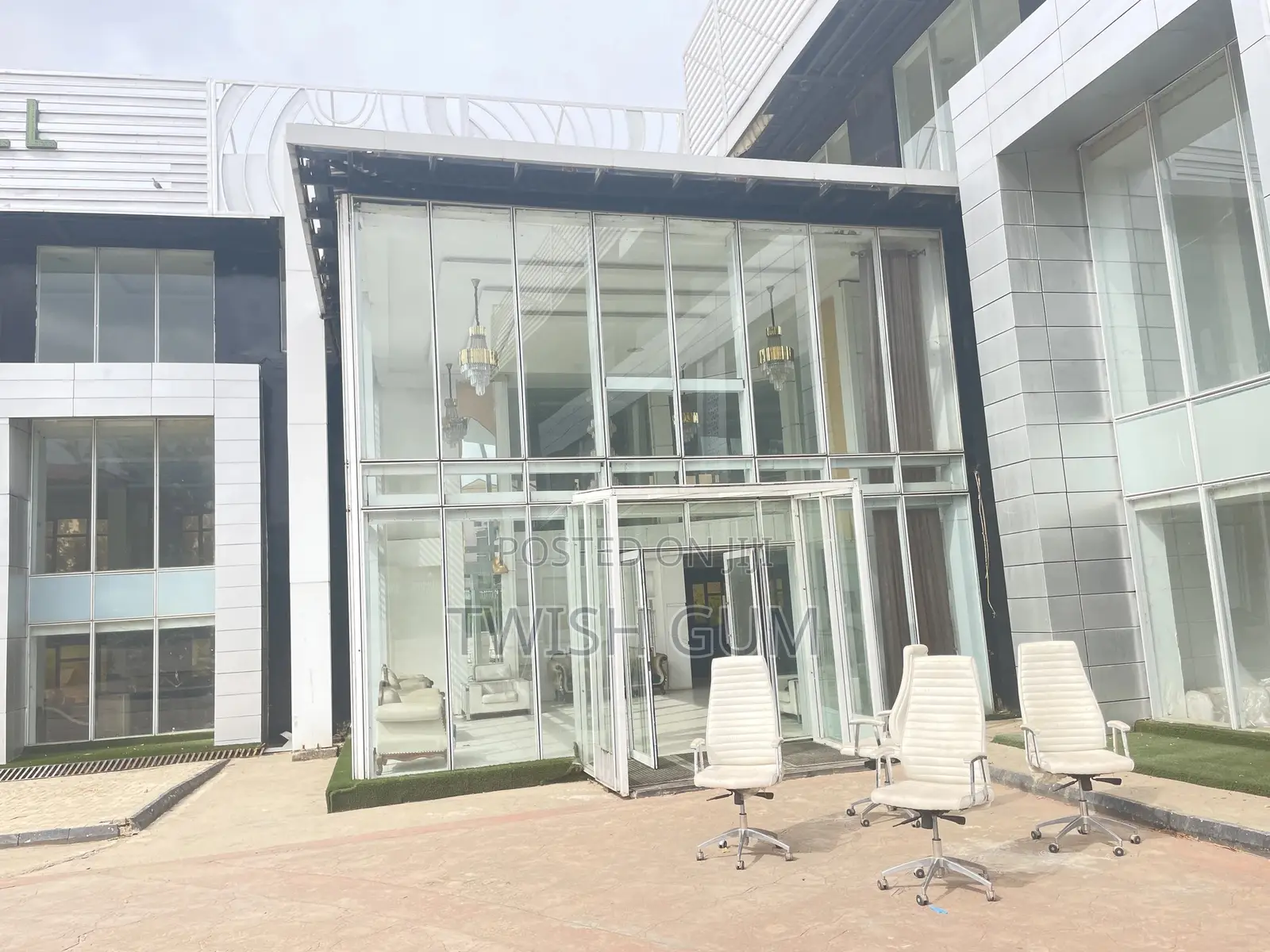 To Let-Office Complex(2500sqm)(6000sqm) Over a Thousand Packing Space.