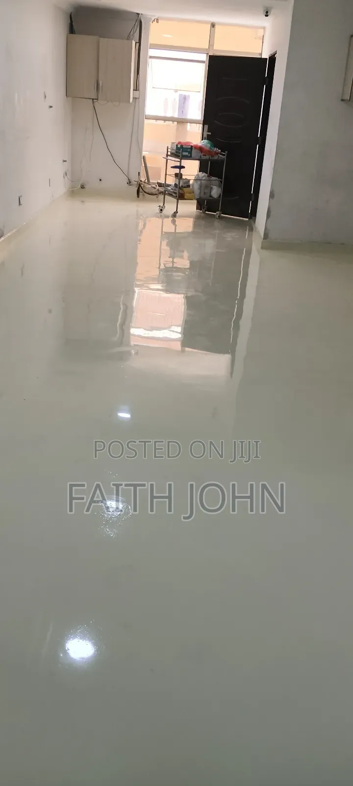 Glossy Glossy Epoxy Flooring Installation