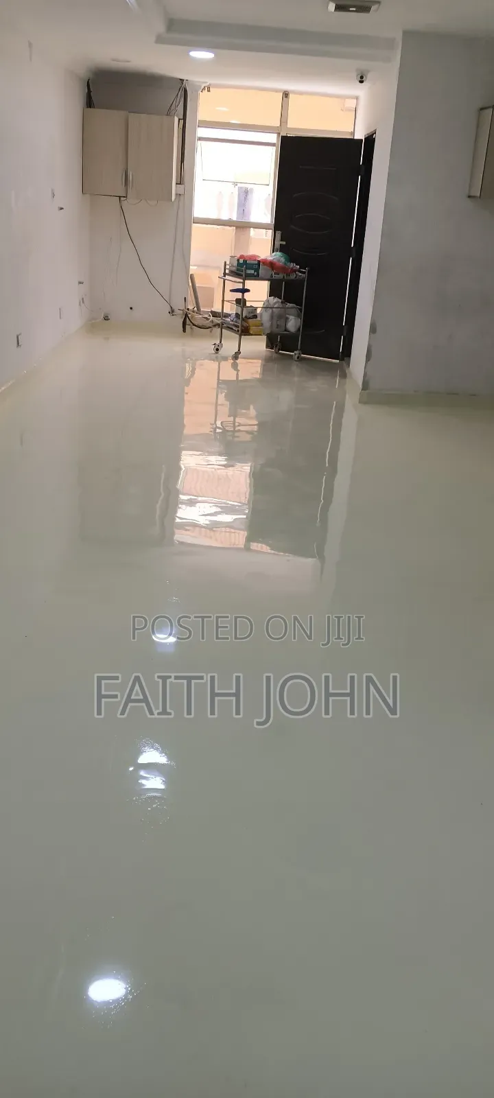 Glossy Glossy Epoxy Flooring Installation