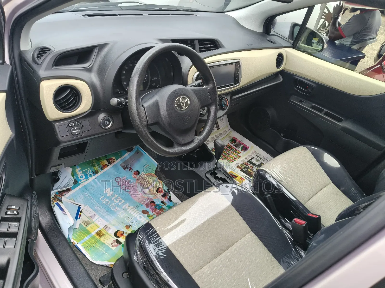 Toyota Yaris LE Hatchback 5dr 2013 Gray
